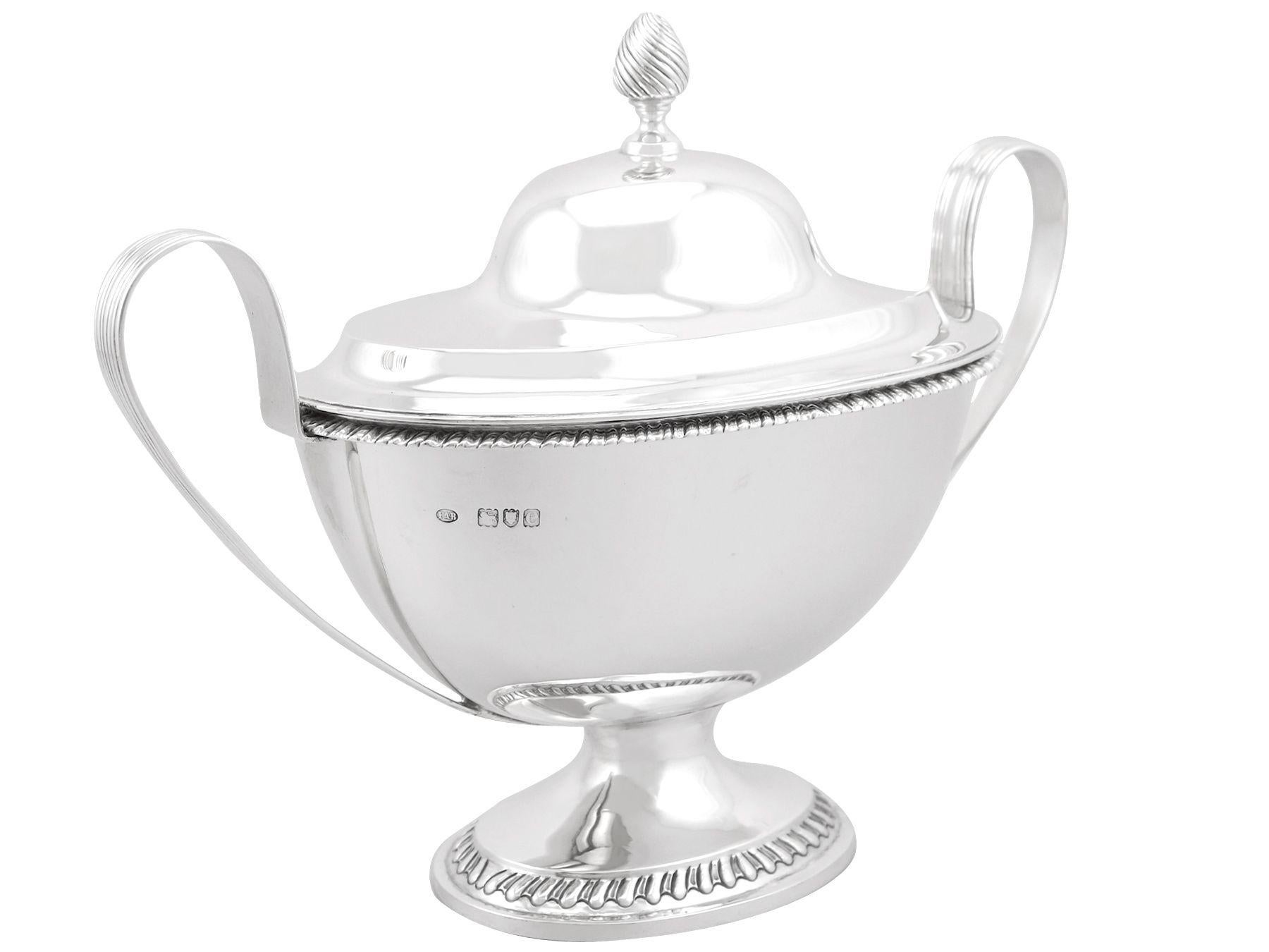Antique Victorian Sterling Silver Tureen In Excellent Condition In Jesmond, Newcastle Upon Tyne