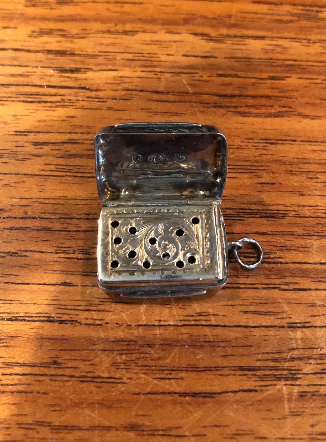 Antique Victorian Sterling Silver Vinaigrette / Vesta by Hilliard & Thomason For Sale 1