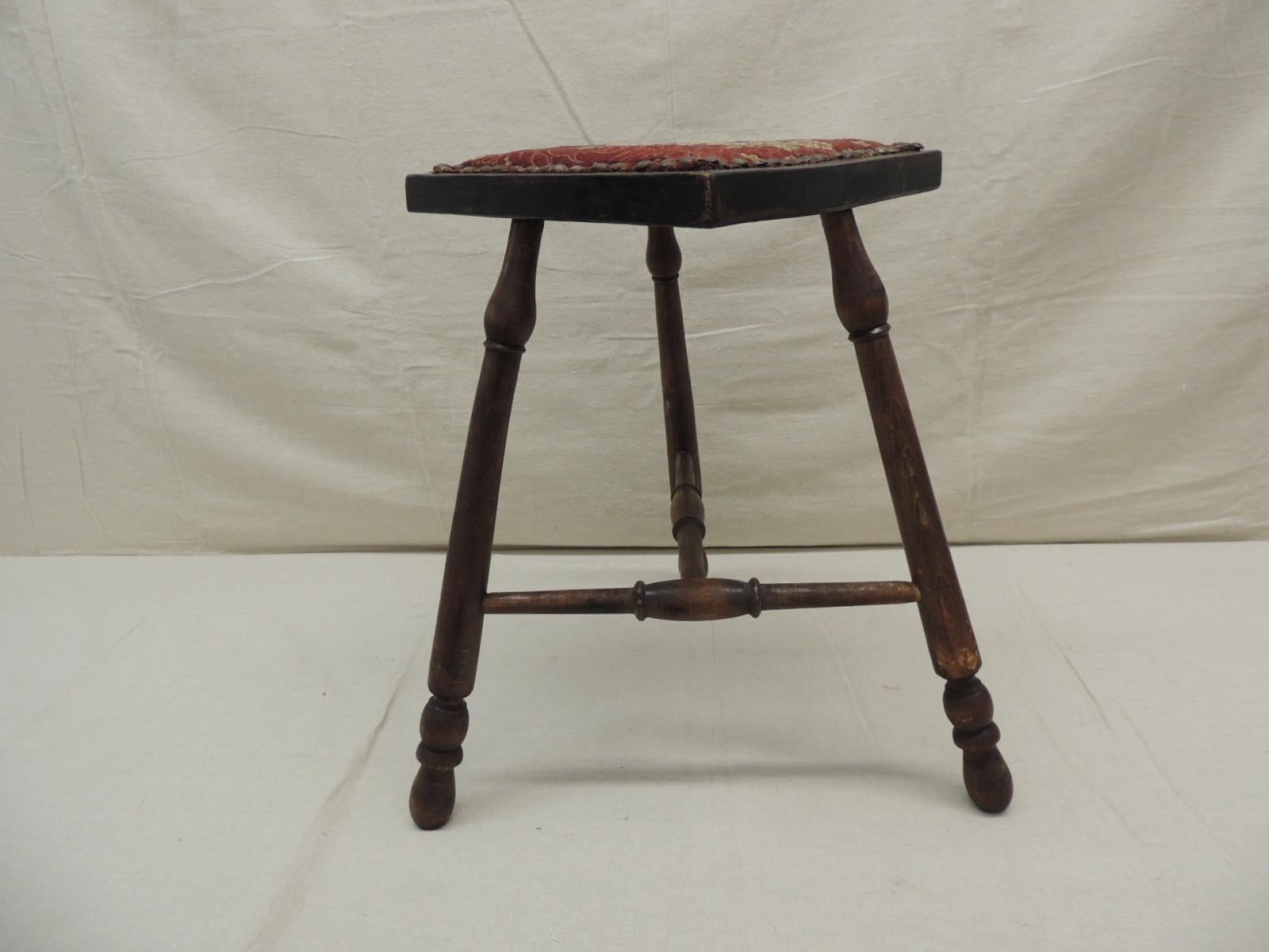 Antique Victorian Stool with Tapestry Style Seat In Good Condition In Oakland Park, FL
