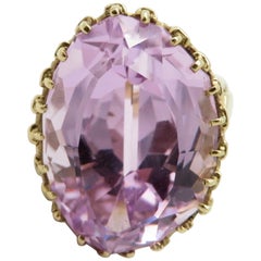 Antique Victorian Style 14 Karat Yellow Gold Oval Kunzite Fashion Ring