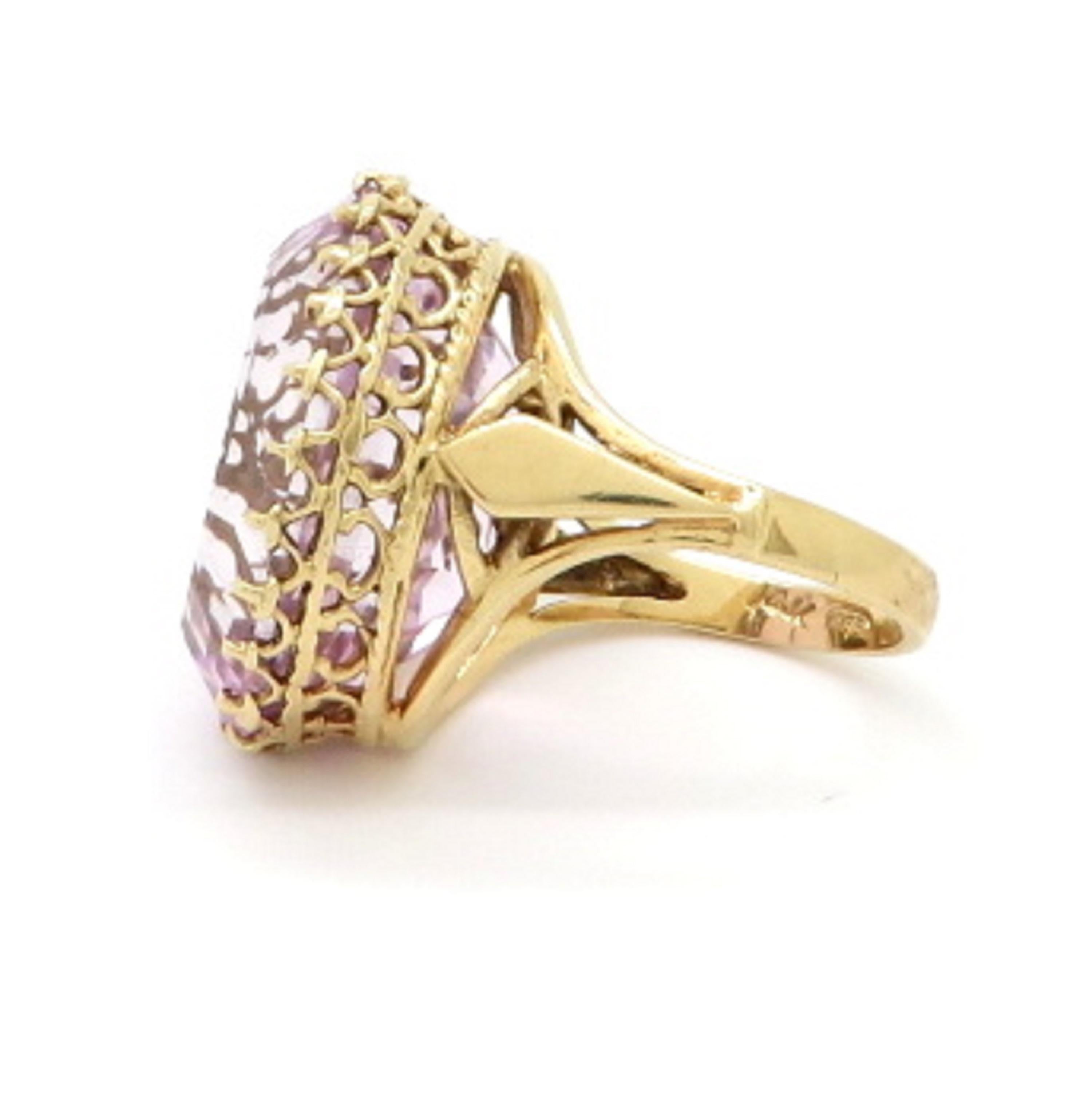 Antique Victorian Style 14 Karat Yellow Gold Oval Kunzite Fashion Ring In Excellent Condition For Sale In Scottsdale, AZ