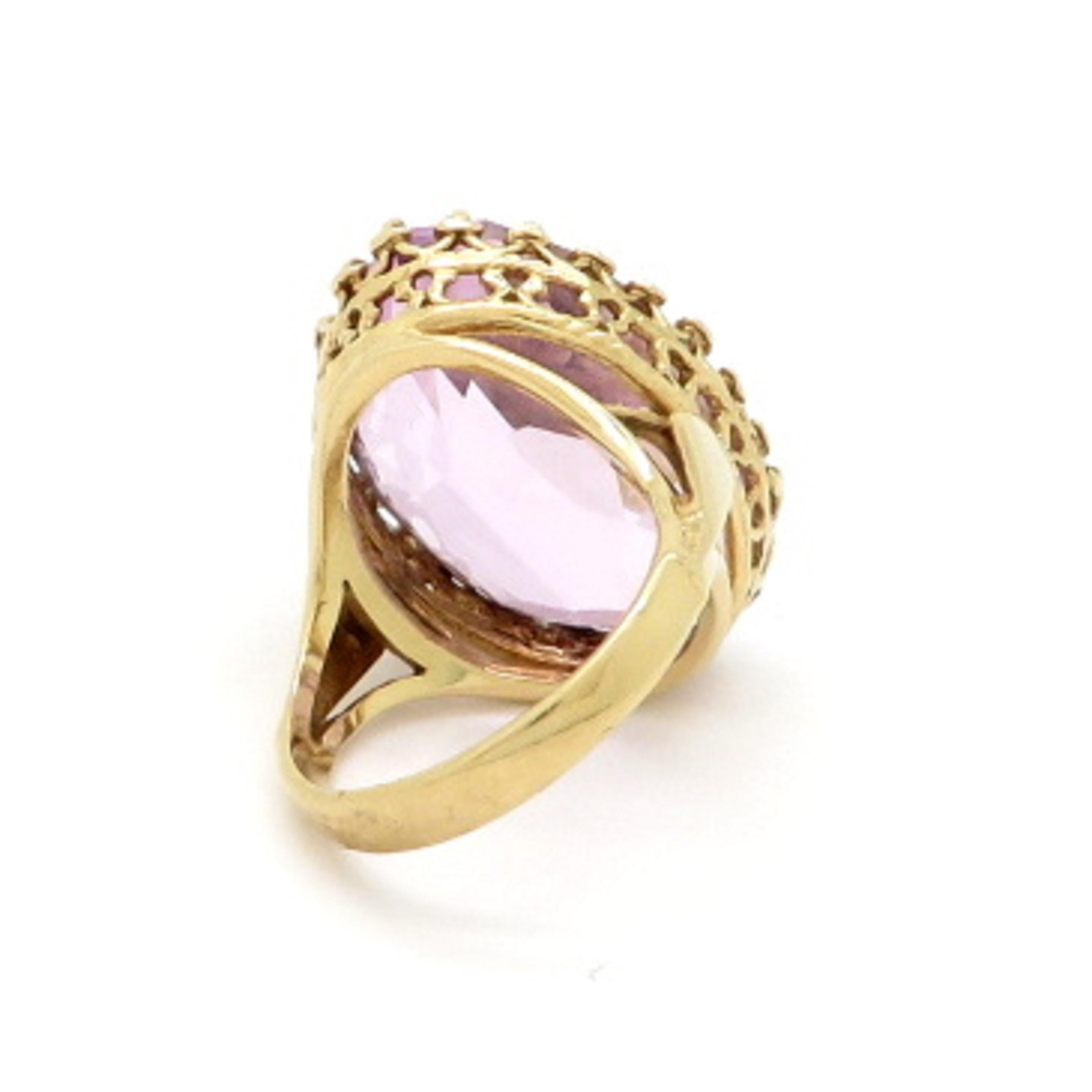 Women's Antique Victorian Style 14 Karat Yellow Gold Oval Kunzite Fashion Ring For Sale