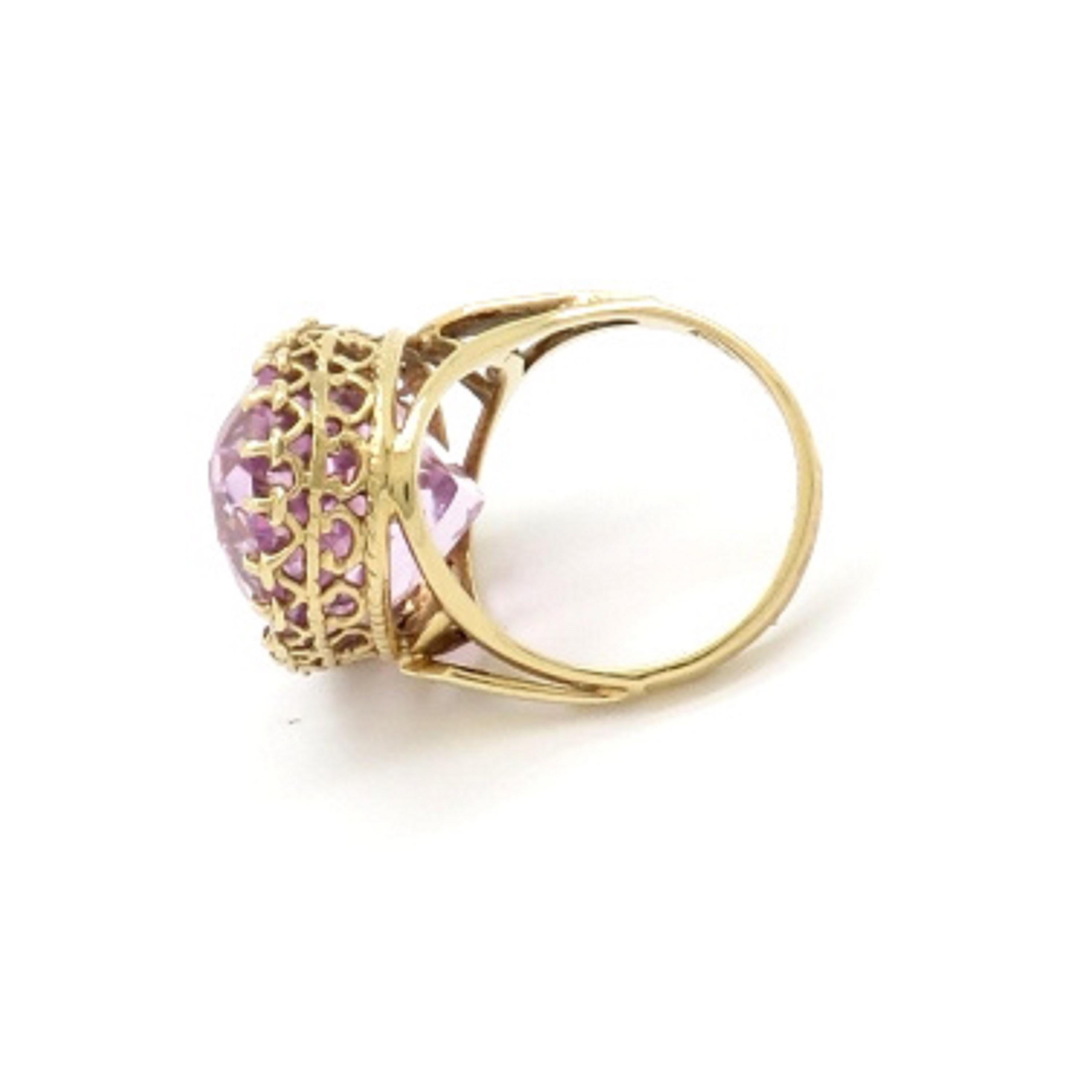 Antique Victorian Style 14 Karat Yellow Gold Oval Kunzite Fashion Ring For Sale 1