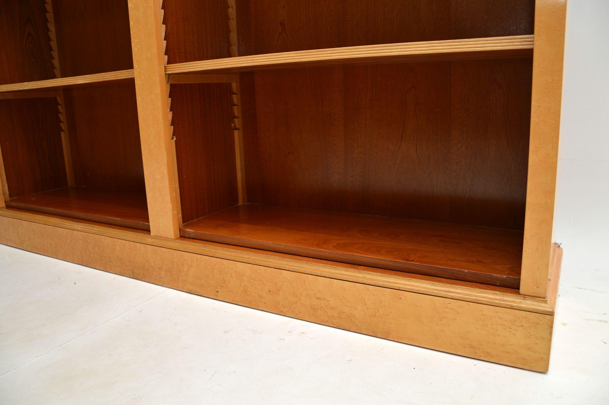 Antigua librería abierta de arce de ojo de pájaro de estilo victoriano en venta 5