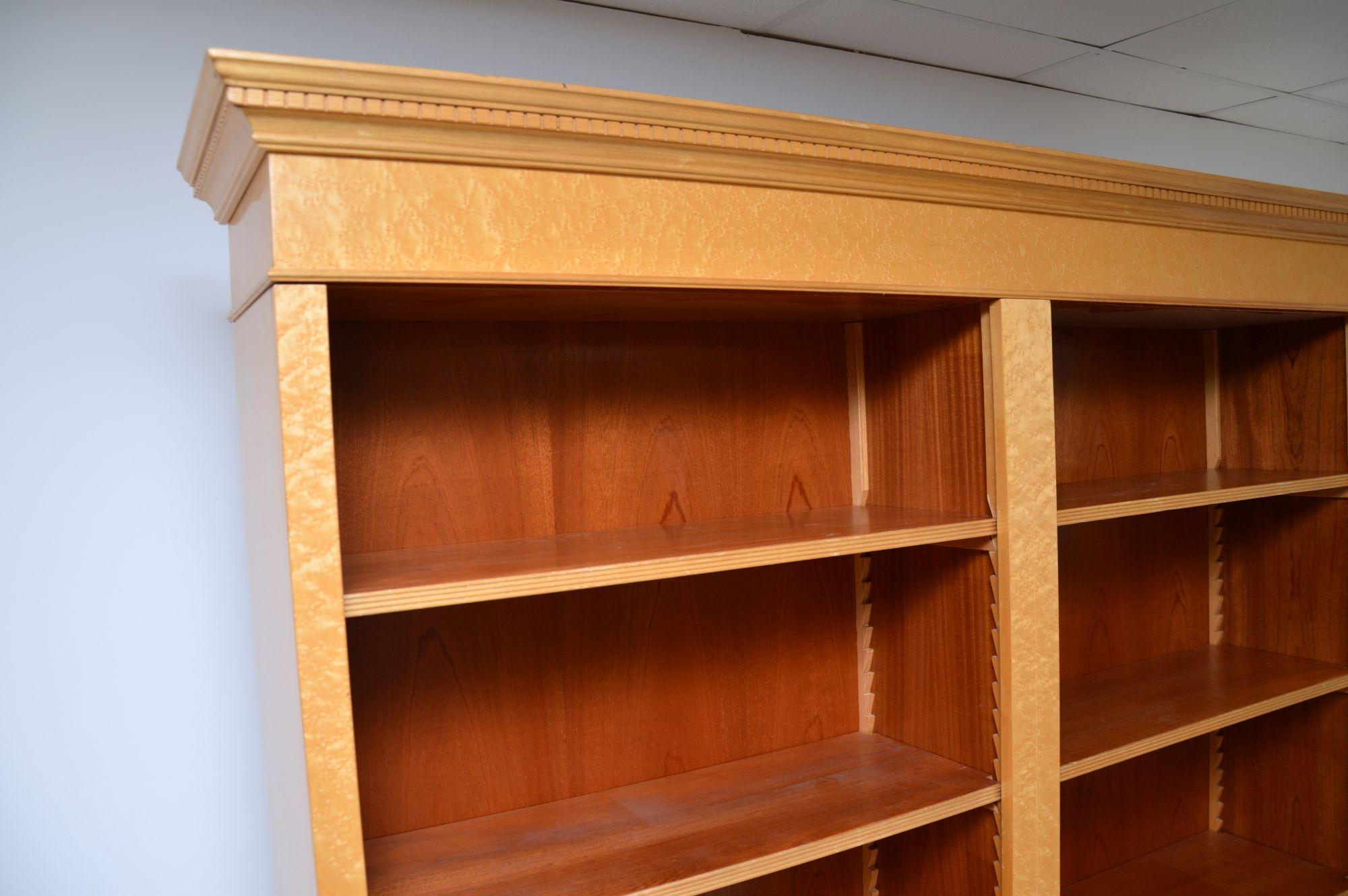 Antigua librería abierta de arce de ojo de pájaro de estilo victoriano en venta 2