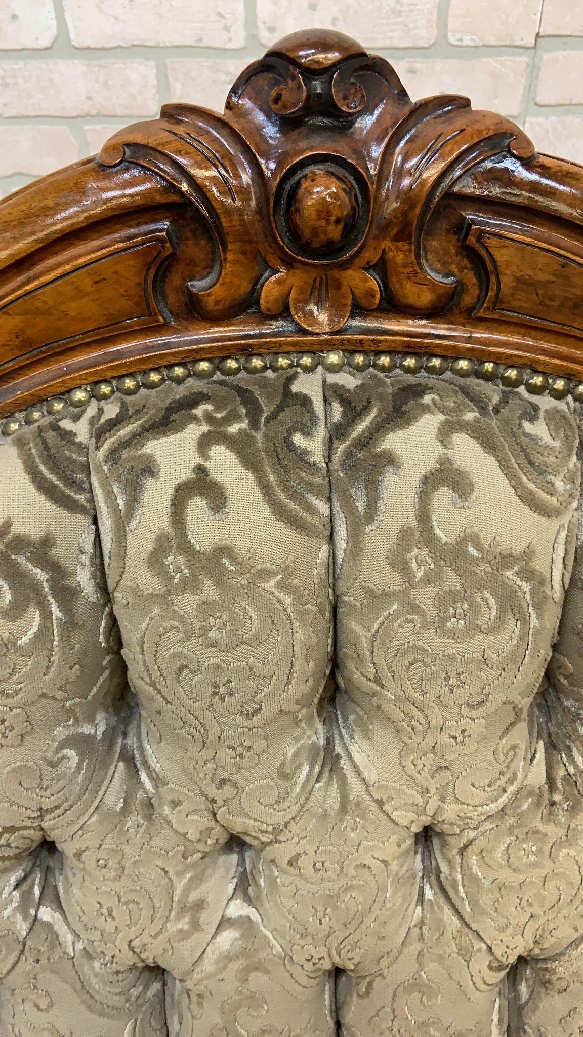 Antiguo Sofá Ornamentado Tallado Estilo Victoriano Tapicería en venta
