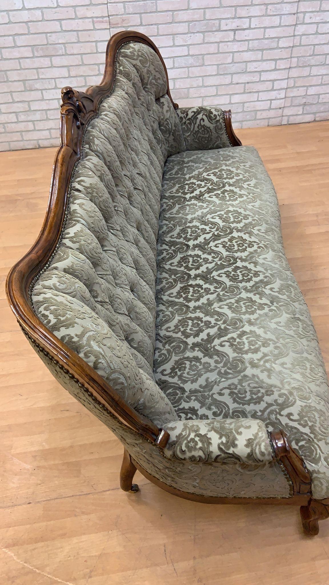 Antiguo Sofá Ornamentado Tallado Estilo Victoriano en venta 2