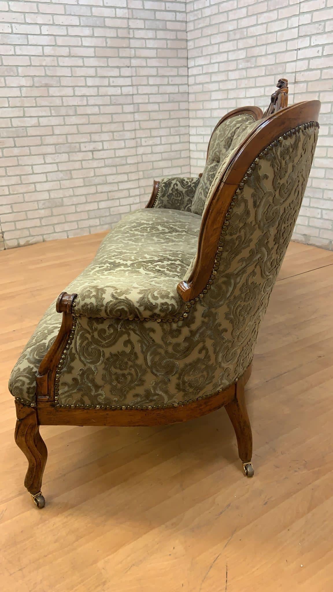 Antiguo Sofá Ornamentado Tallado Estilo Victoriano en venta 3