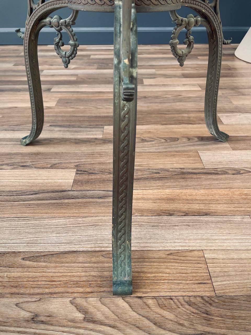 Table d'appoint victorienne ancienne avec motifs d'anges et plateau en pierre en vente 3