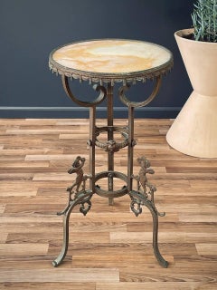 Table d'appoint victorienne ancienne avec motifs d'anges et plateau en pierre