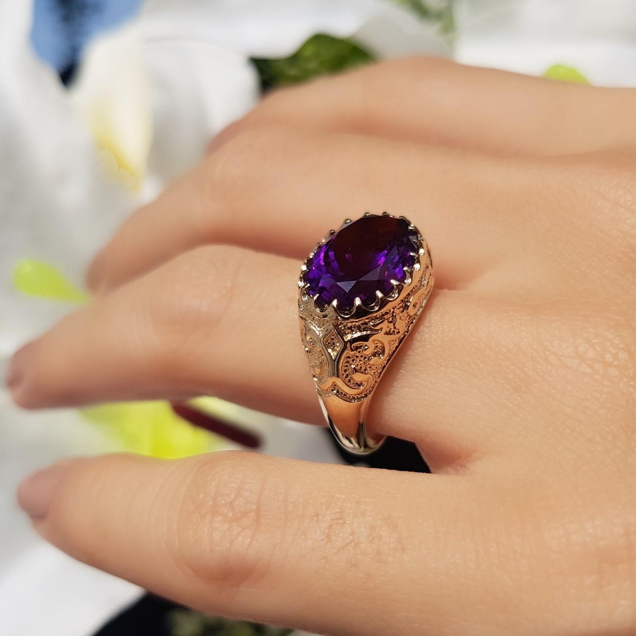 Women's or Men's Antique Victorian Style Large Amethyst Engraved Ring in 9k Yellow Gold For Sale