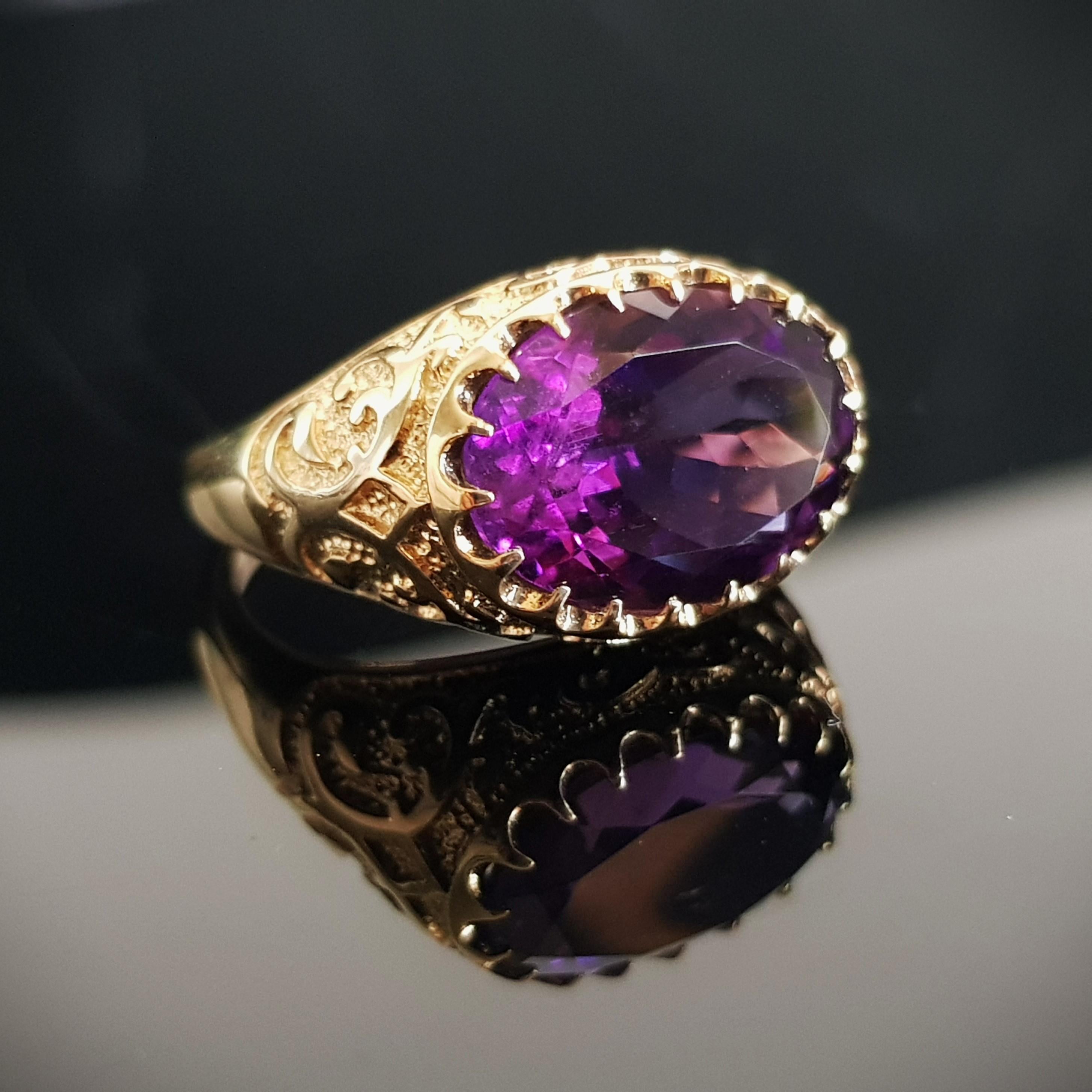 Antique Victorian Style Large Amethyst Engraved Ring in 9k Yellow Gold For Sale 1