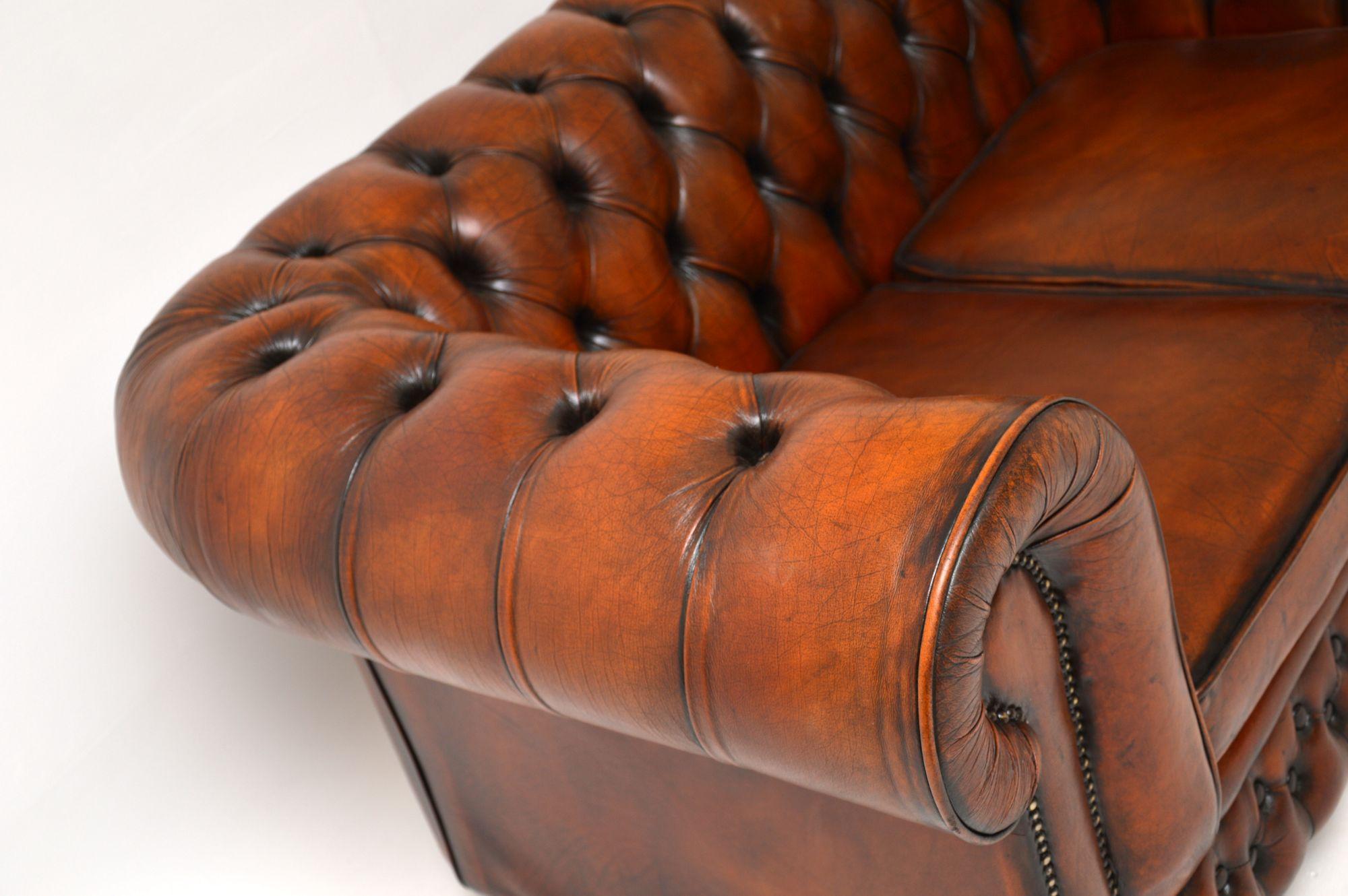 Antique Victorian Style Leather 2-Seat Chesterfield Sofa In Good Condition In London, GB