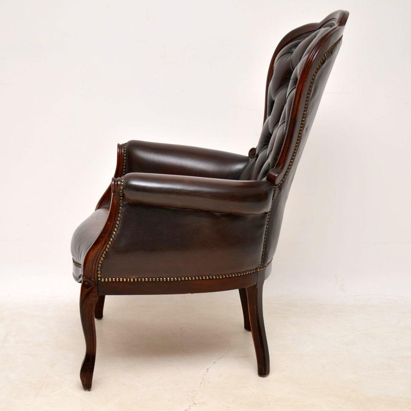 English Antique Victorian Style Leather and Mahogany Armchair