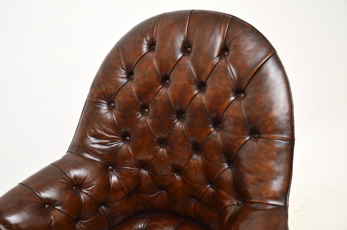Ancienne chaise de bureau pivotante en cuir de style victorien en vente 2