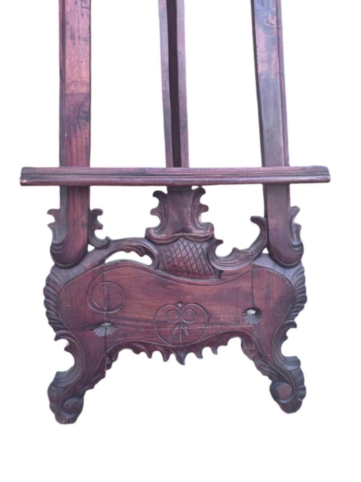 Antique Victorian Style Mahogany Table Top Victorian Easel In Good Condition For Sale In Chicago, IL