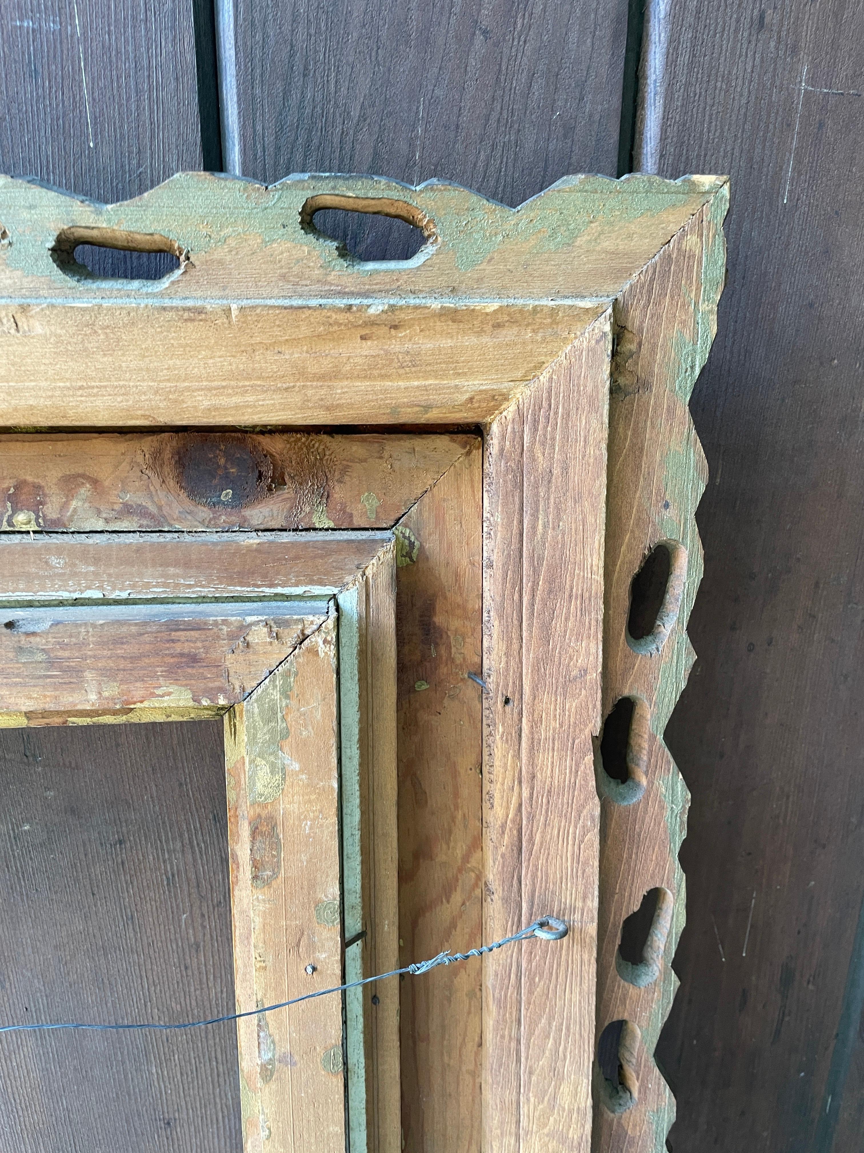 Early 20th Century Antique Victorian style Ornate Carved Gold Gilt Frame For Sale