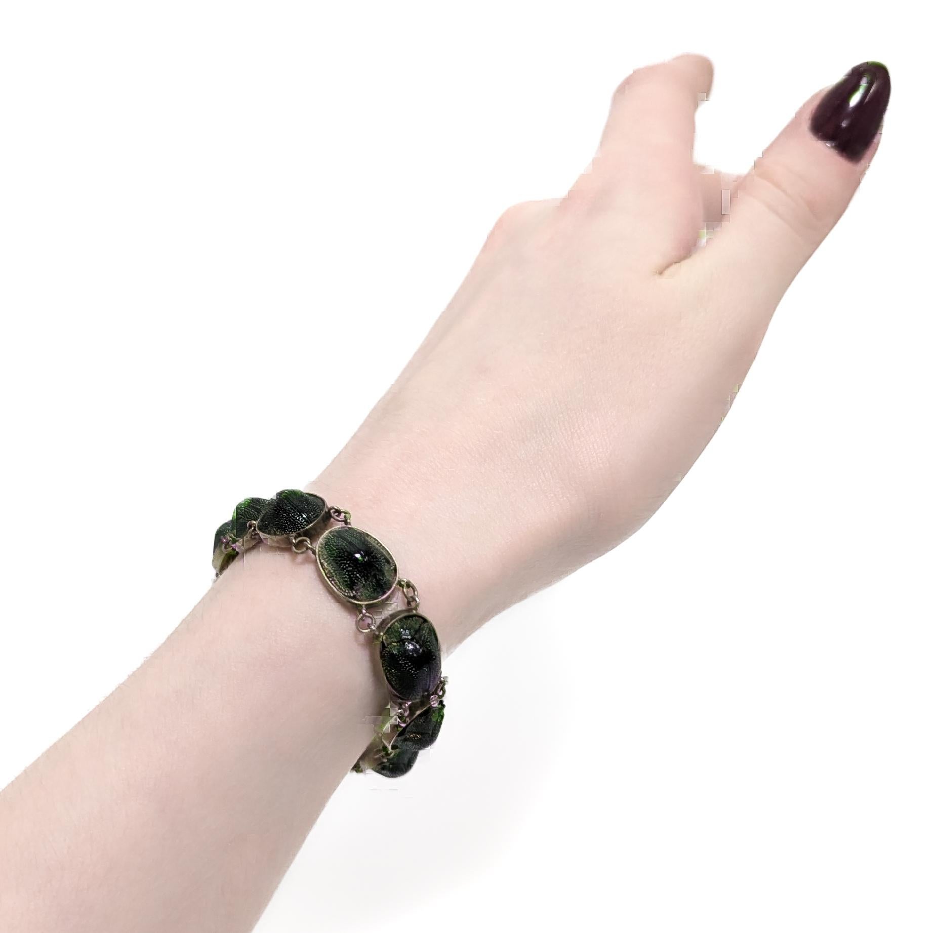 Bracciale d'argento e conchiglia di scarabeo in stile vittoriano antico In condizioni discrete in vendita a Philadelphia, PA