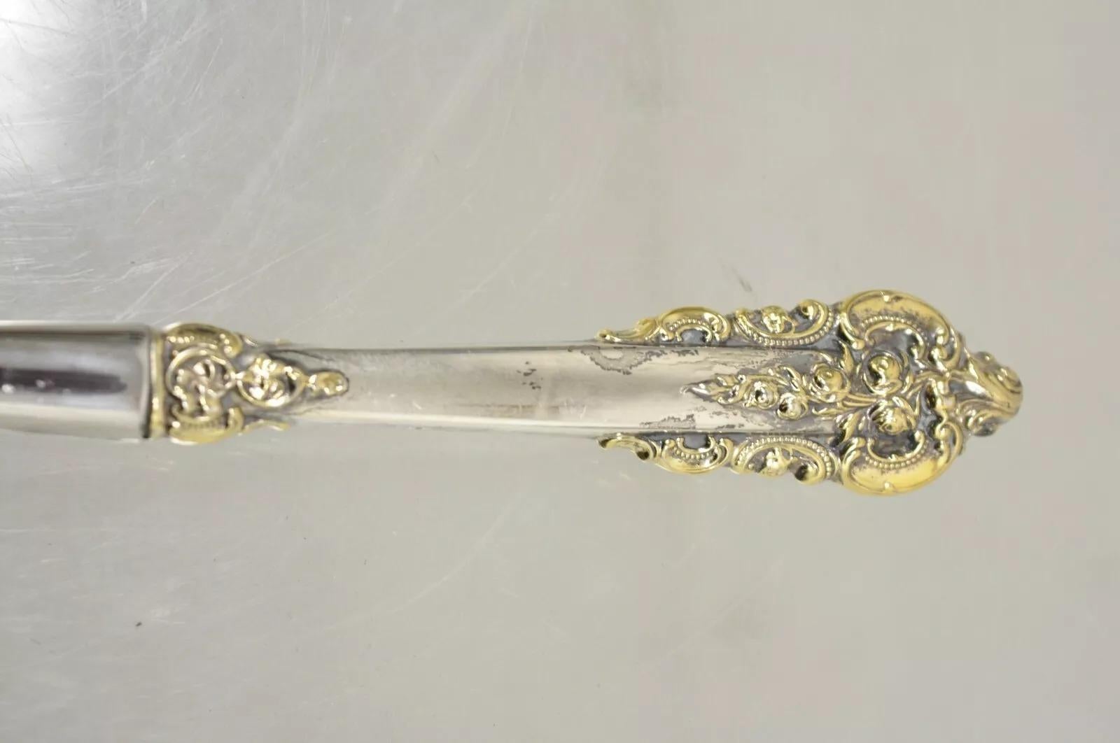Victorien Cuillère de service de style victorien ancien en plaqué or argent repoussé en vente
