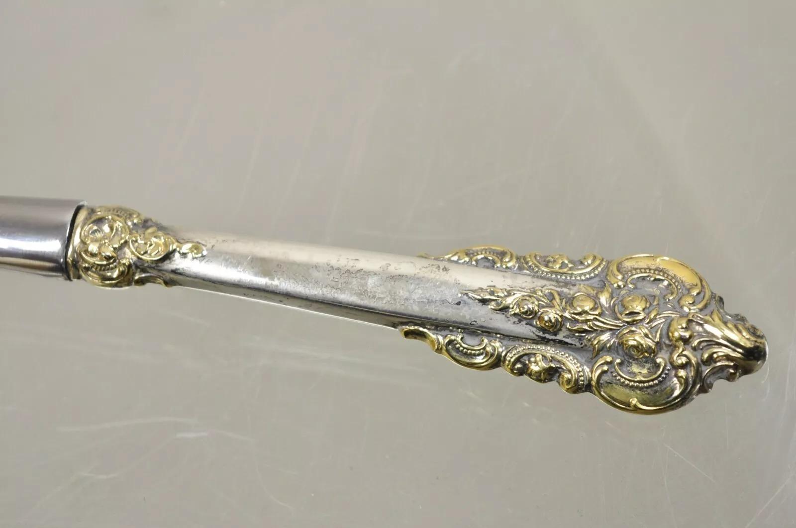 20ième siècle Cuillère de service de style victorien ancien en plaqué or argent repoussé en vente