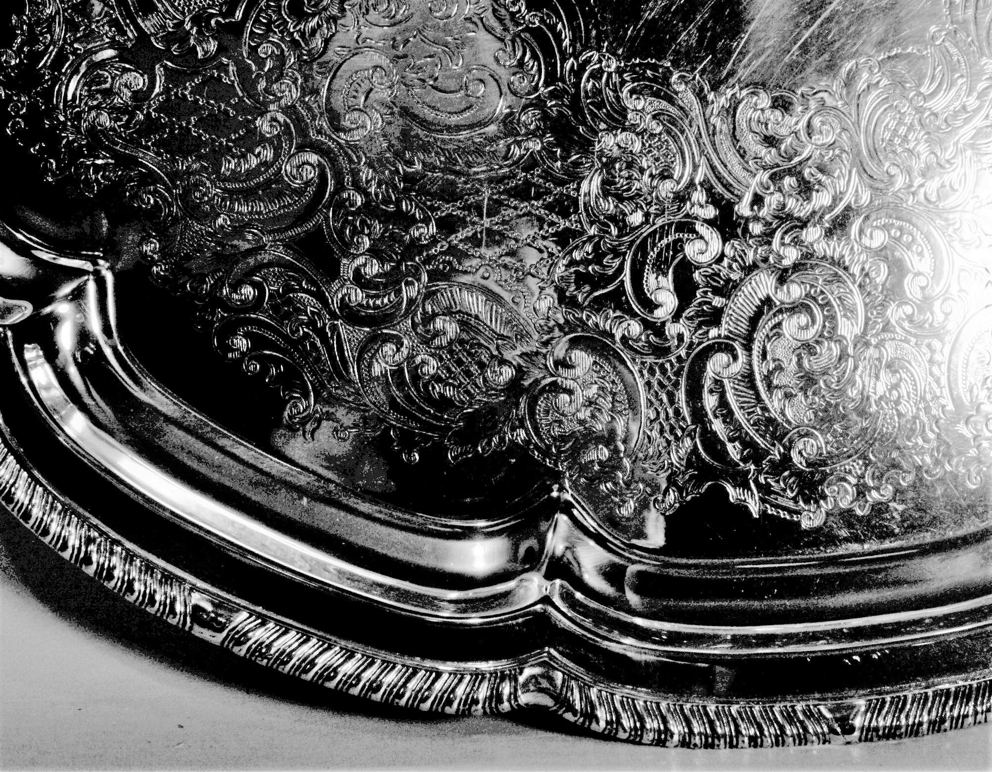 Antique Victorian Styled Scalloped Oval Silver Plated Engraved Serving Tray For Sale 1