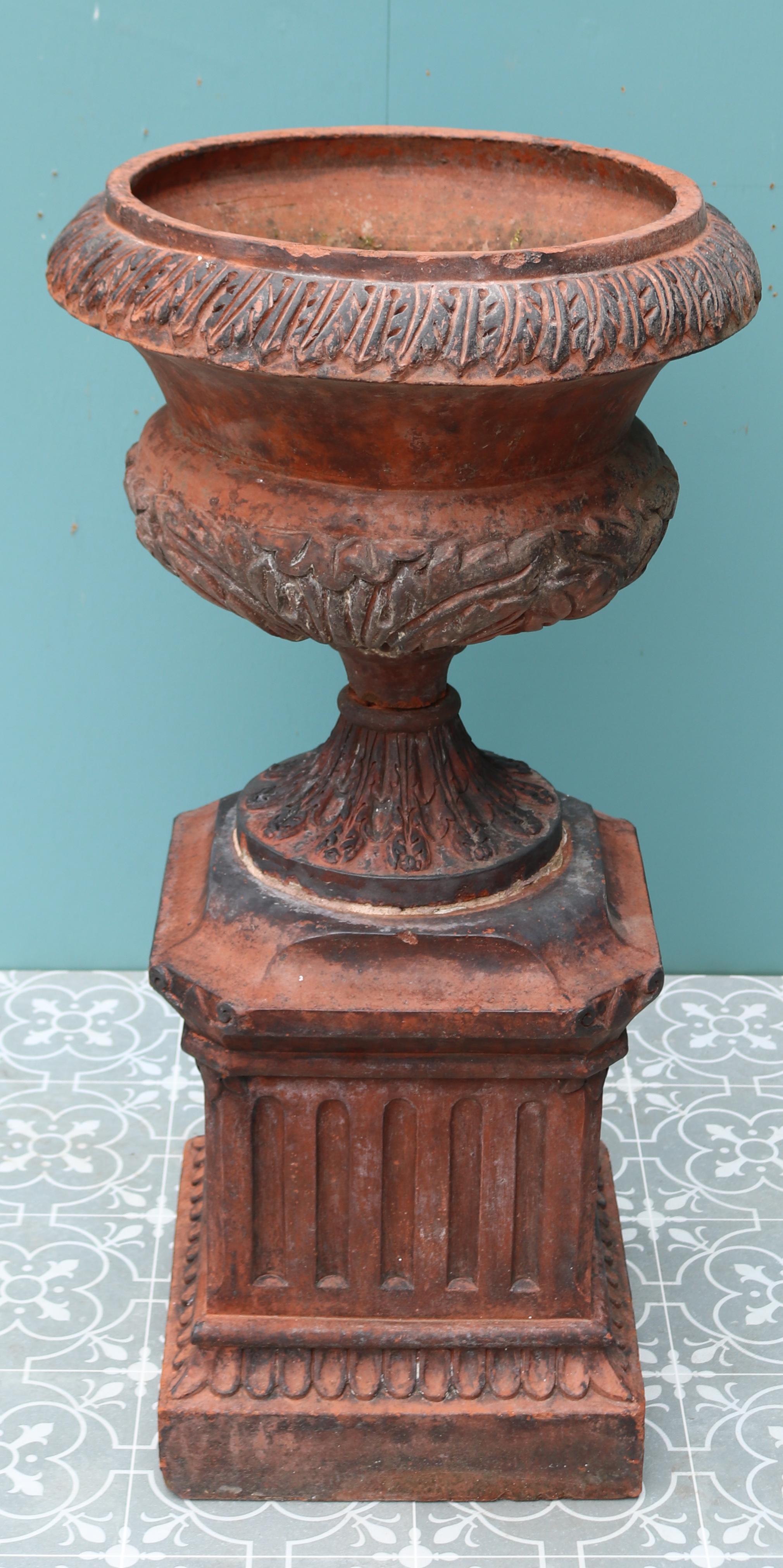 Antique Victorian Styled Terracotta Urn In Good Condition For Sale In Wormelow, Herefordshire