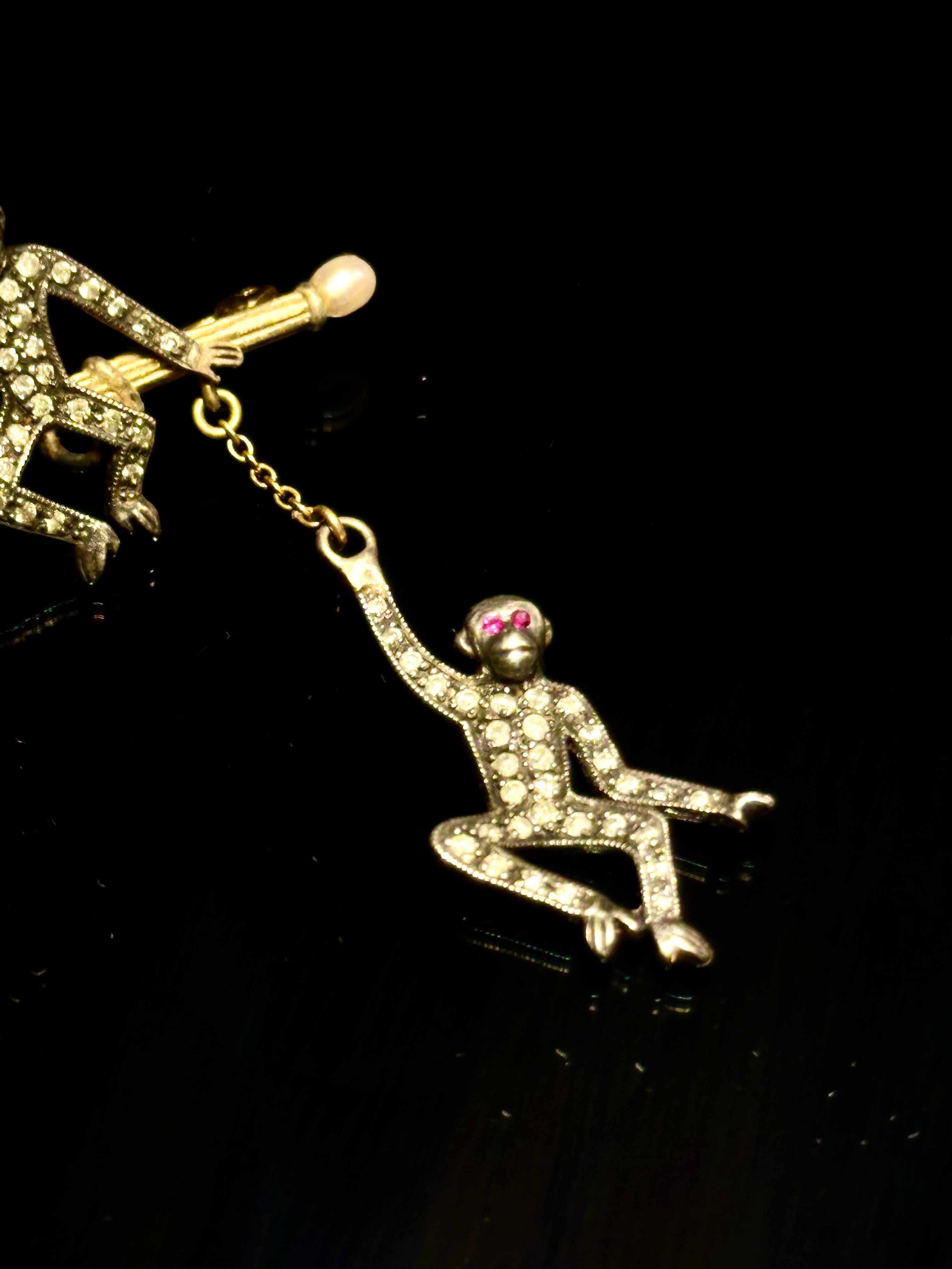 Antique Victorian Swinging Monkey Brooch Rose cut Diamonds Silver Gold 9 k In Good Condition In Mārupe, LV