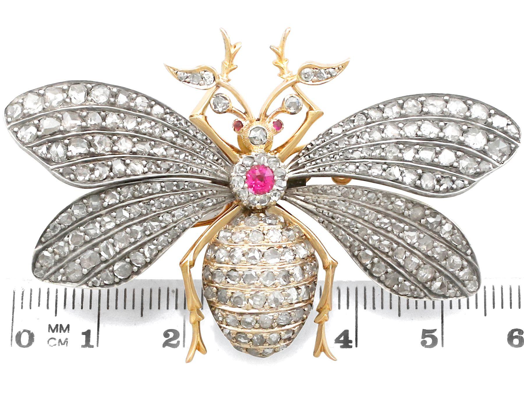 Antike viktorianische Synthetische Rubin- und 3,11 Karat Diamant-Gold-Brosche mit Insekten im Angebot 1