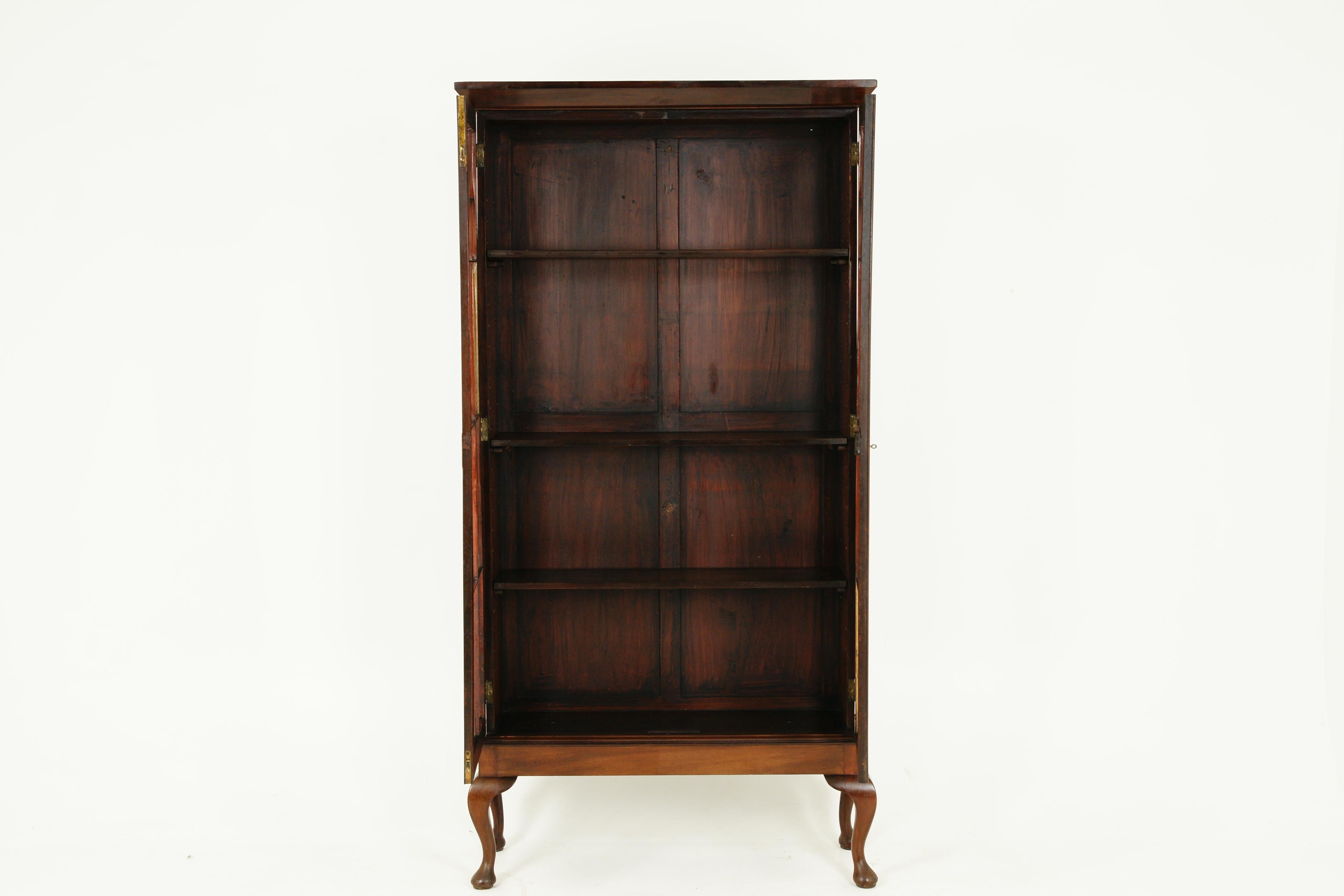 Antike viktorianische hohe Nussbaum Schrank Bücherregal:: Vitrine:: Schottland 1880:: B2343

Schottland 1880
Massive Nussbaum
Original-Finish
Großer Überhang Gesims
Paar Original-Glastüren
Mit gotischen Stuck auf den Türen
Im Inneren sind drei