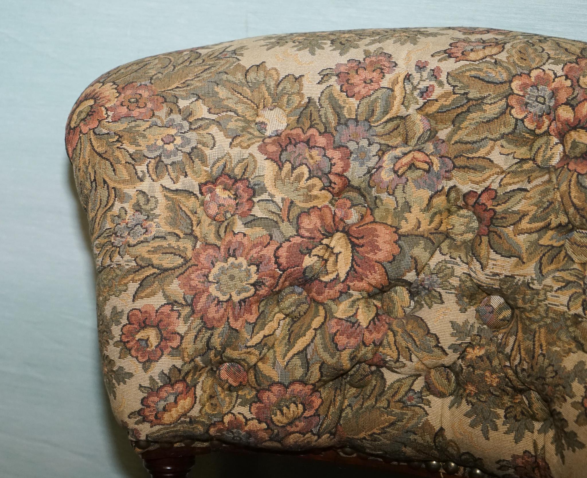 ANTIQUE VICTORIAN TAPESTRY NURSING CHAIR WITH FLORAL FLOWER DESiGN im Angebot 9