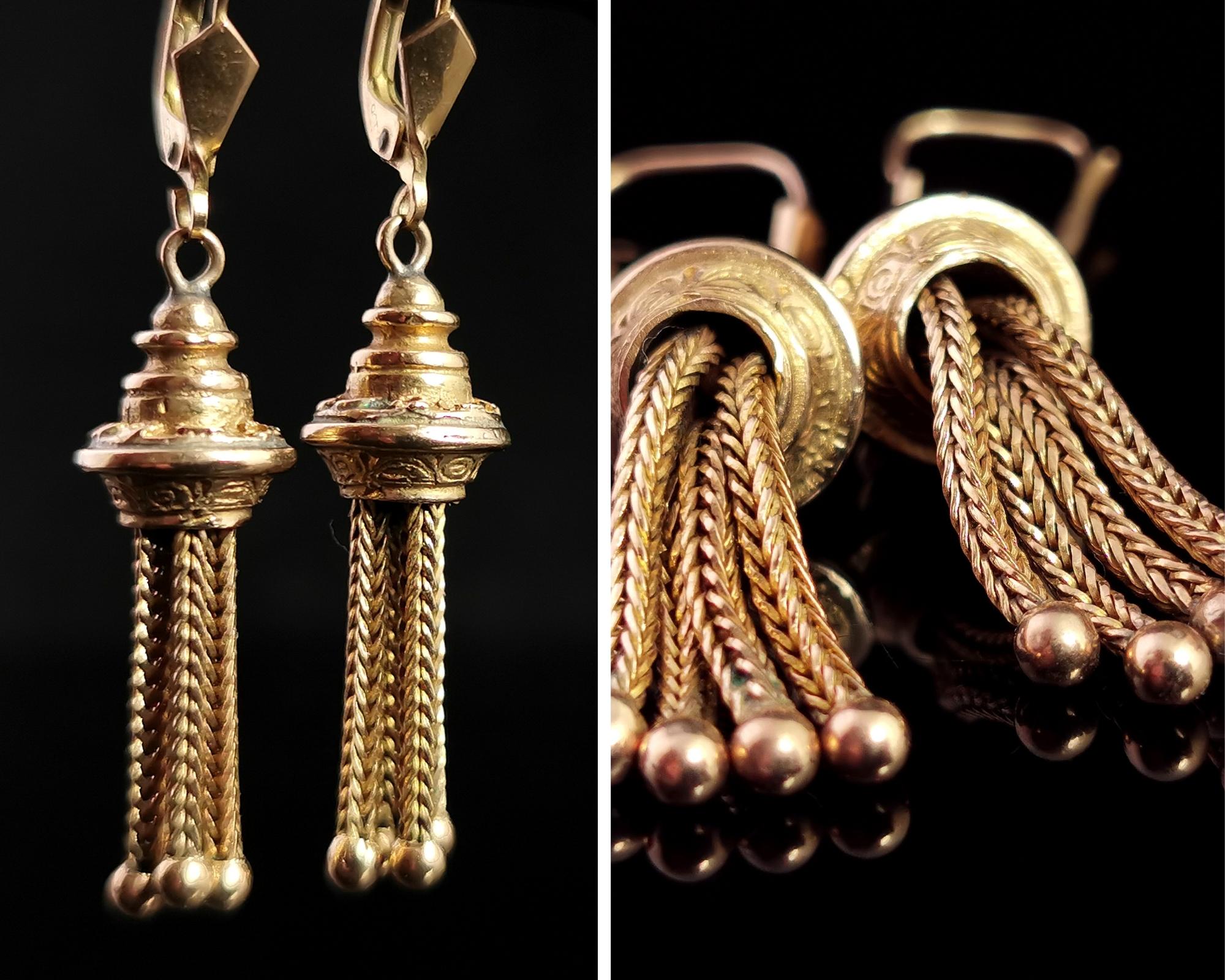 A beautiful pair of Antique 9 karat yellow gold Victorian tassel earrings.

Heavy Victorian gold tassles with a repousse engraved top and beaded detailing to the ends of the tassels.

They have later 9 karat yellow gold lever back ear wire fasteners