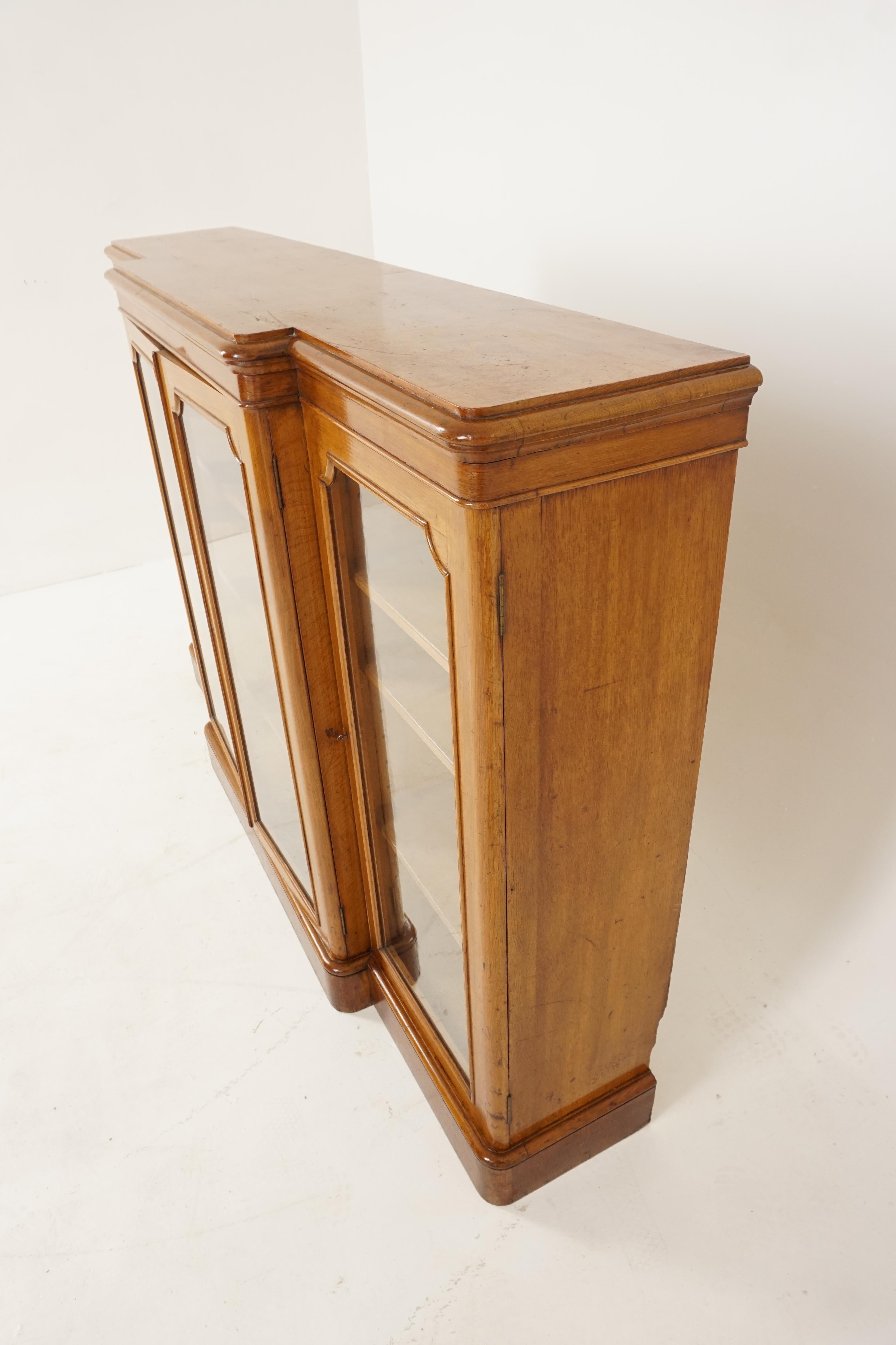 Antique Victorian Tiger Oak Breakfront Display Cabinet, Scotland 1880, B2551 In Good Condition In Vancouver, BC
