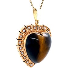 Antico ciondolo vittoriano a forma di cuore con occhio di tigre e alone di perla, 14 carati