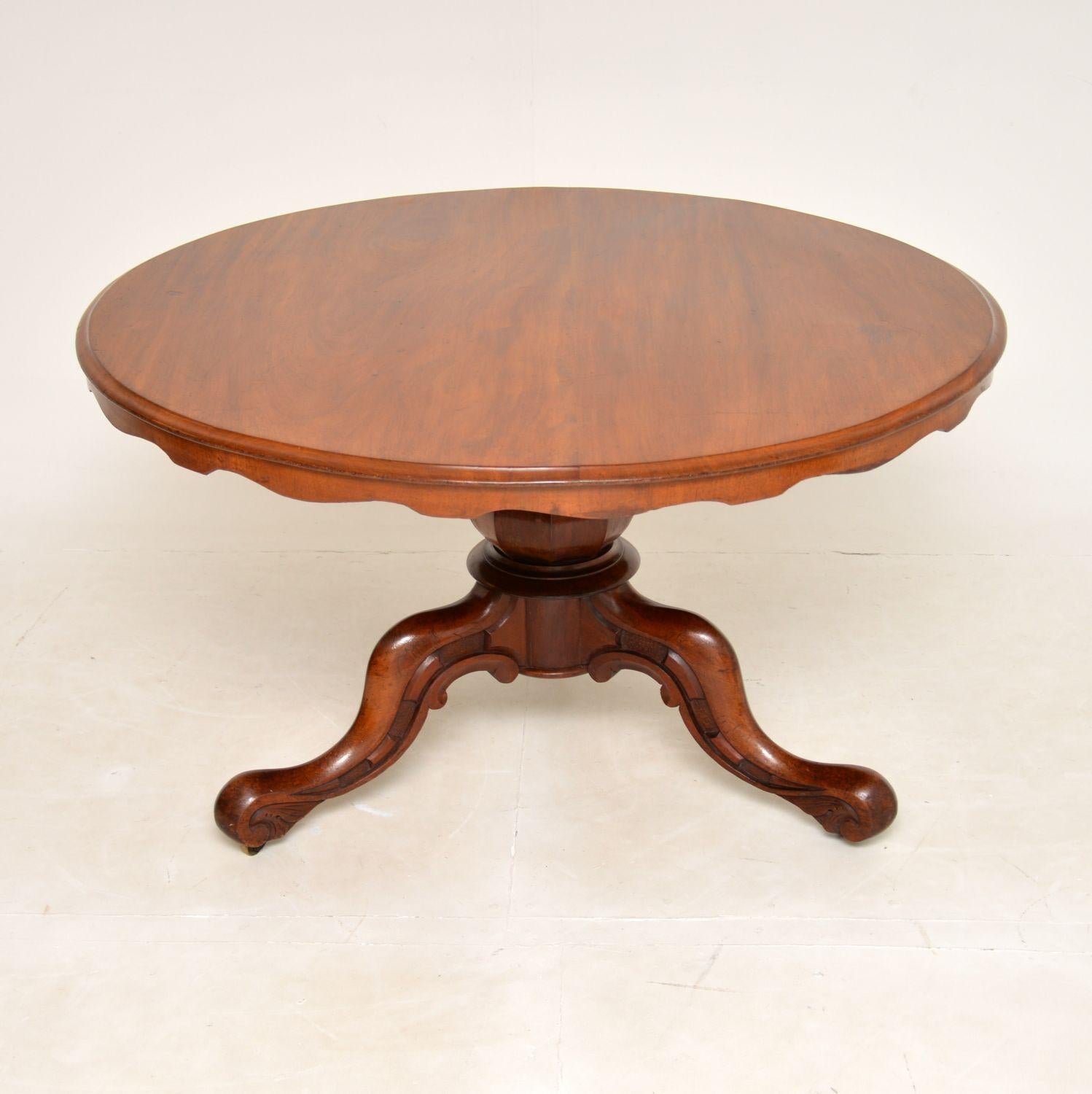 A lovely original antique Victorian circular tilt top dining table. This was made in England, it dates from around the 1840-1850’s period.

The quality is excellent and this is a very useful size, seating 6 people. It also has a very heavy & strong