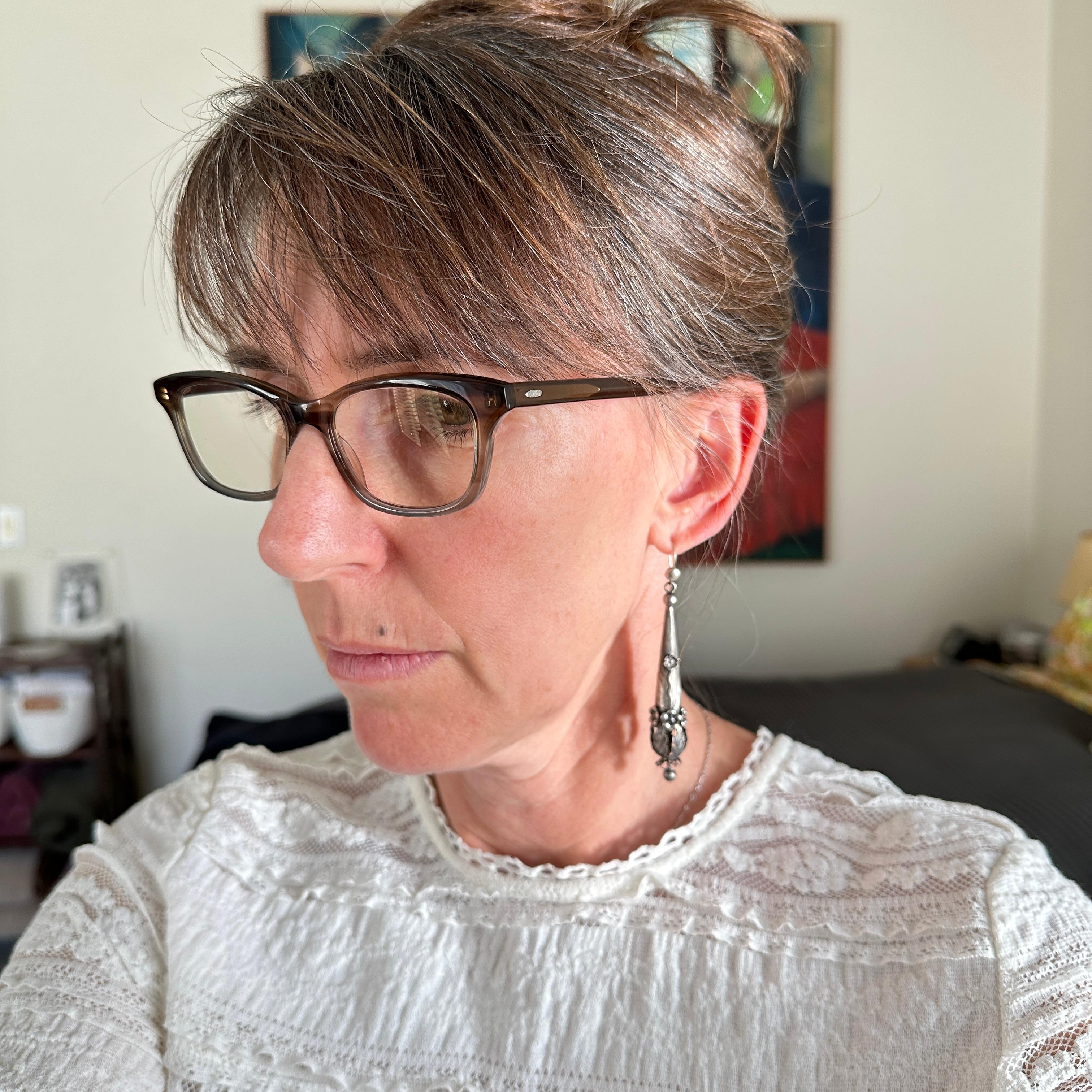 Donna Orecchini d'argento antichi vittoriani a forma di siluro floreale in vendita