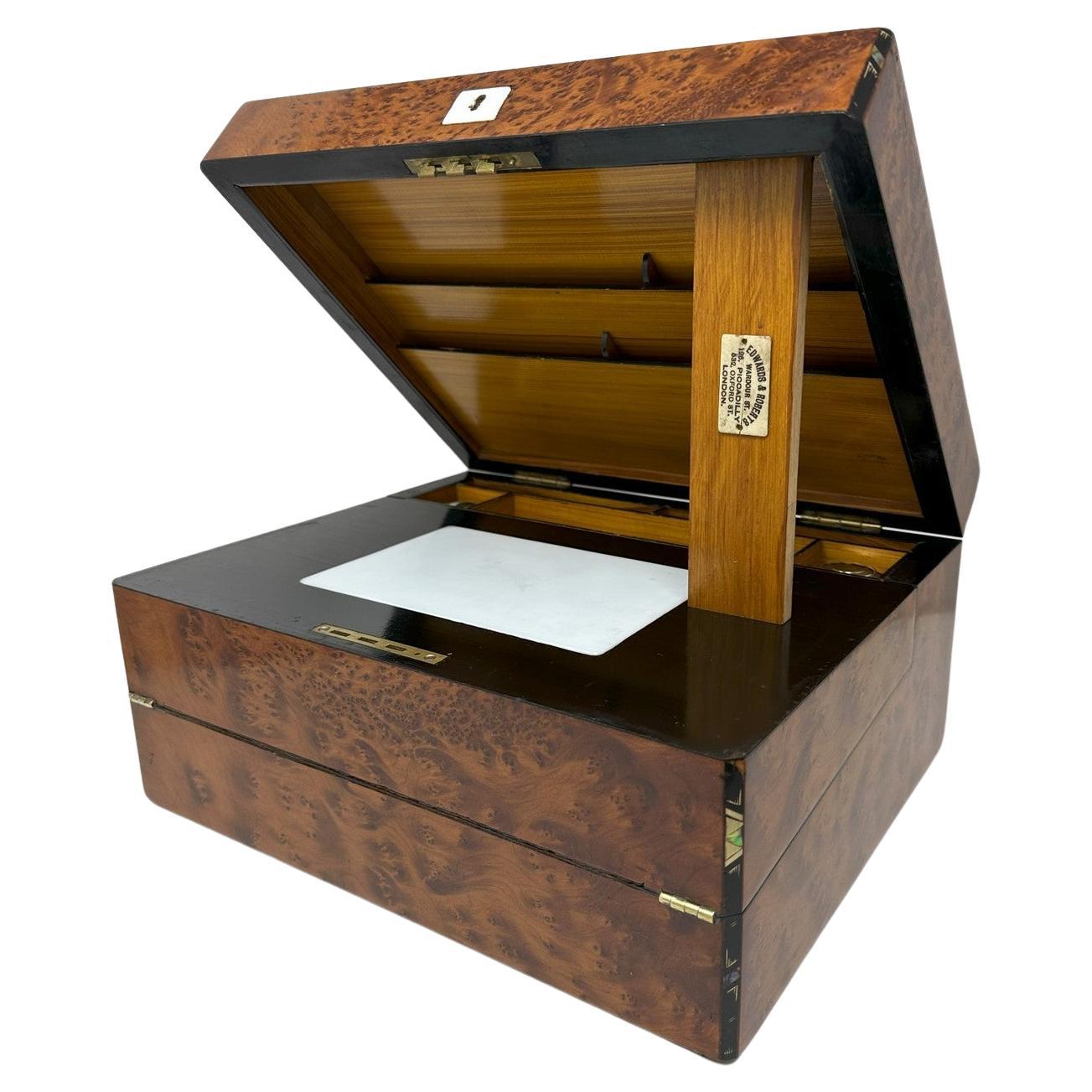 Bureau de voyage victorien ancien en érable piqué avec des oiseaux Edwards Roberts