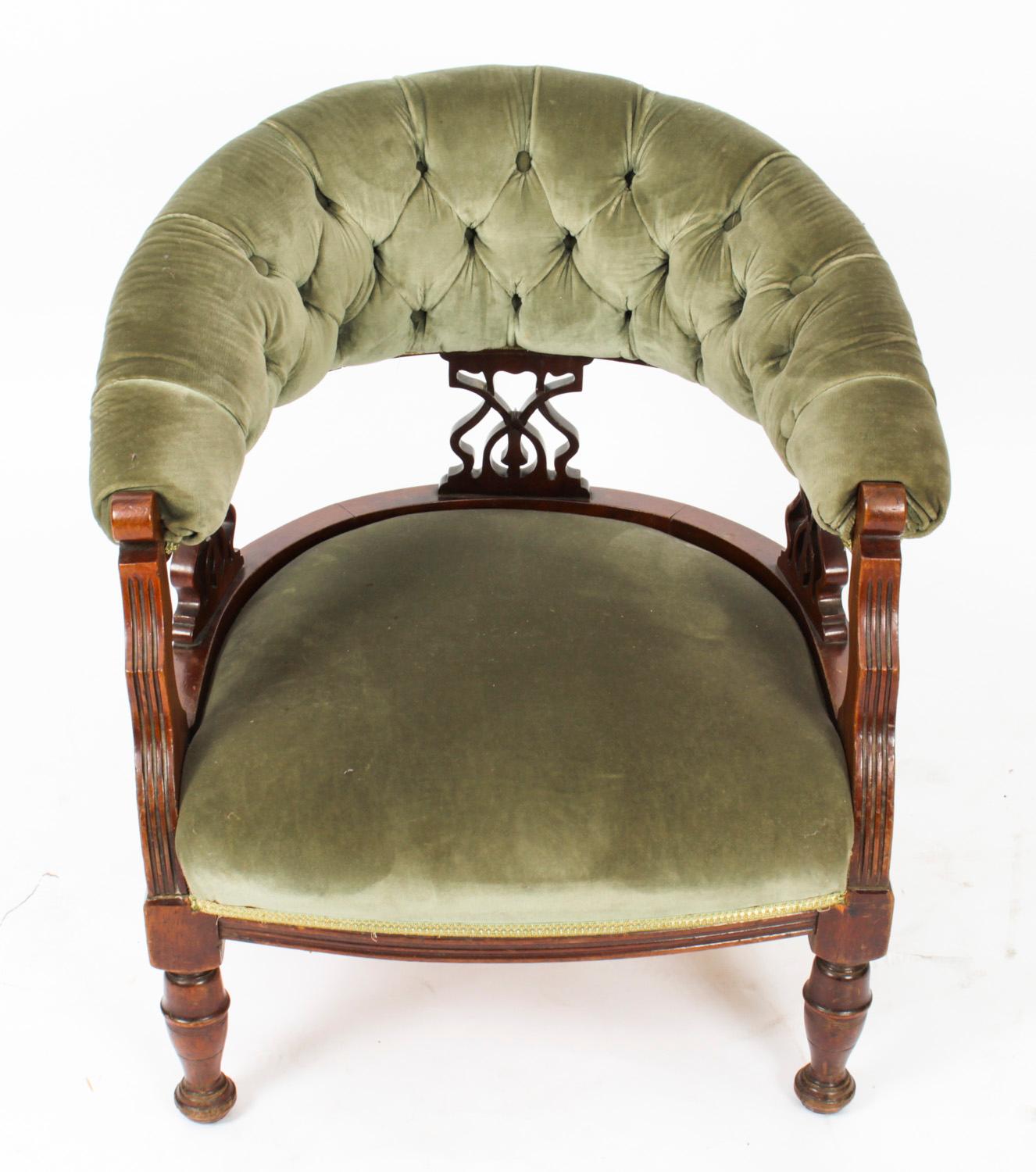 An elegant walnut and velvet upholstered tub chair, late 19th century in date.

This comfortable chair features a shaped buttoned back-rail on carved supports with an overstuffed seat on further turned legs.
 
Condition:
In excellent condition.