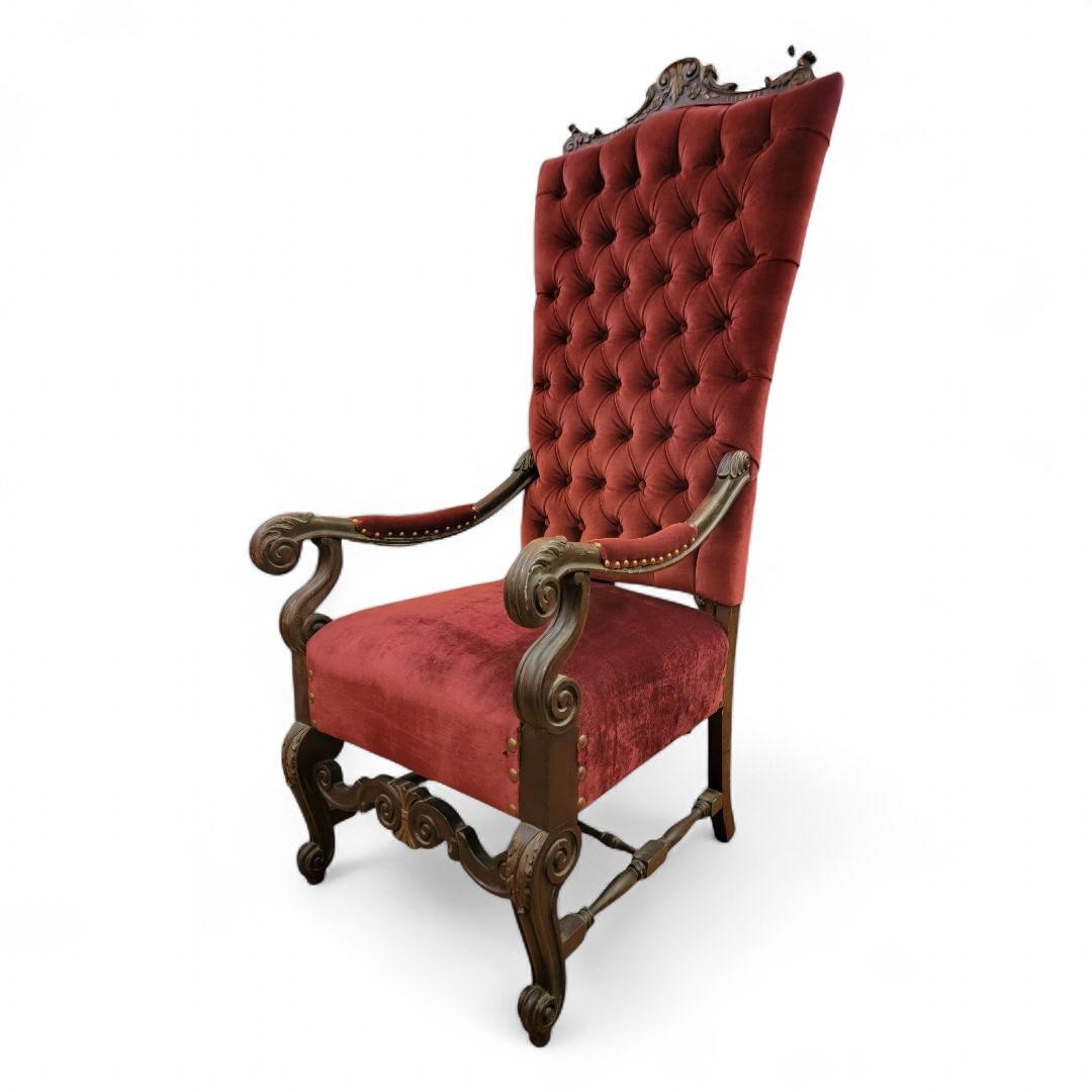 Ancienne chaise de trône victorienne à dossier touffeté nouvellement retapissée en velours Bon état - En vente à Chicago, IL