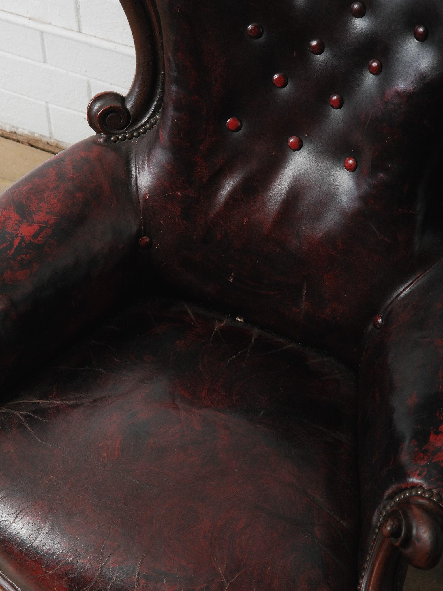 XIXe siècle Fauteuil victorien ancien en cuir capitonné sur roulettes en vente