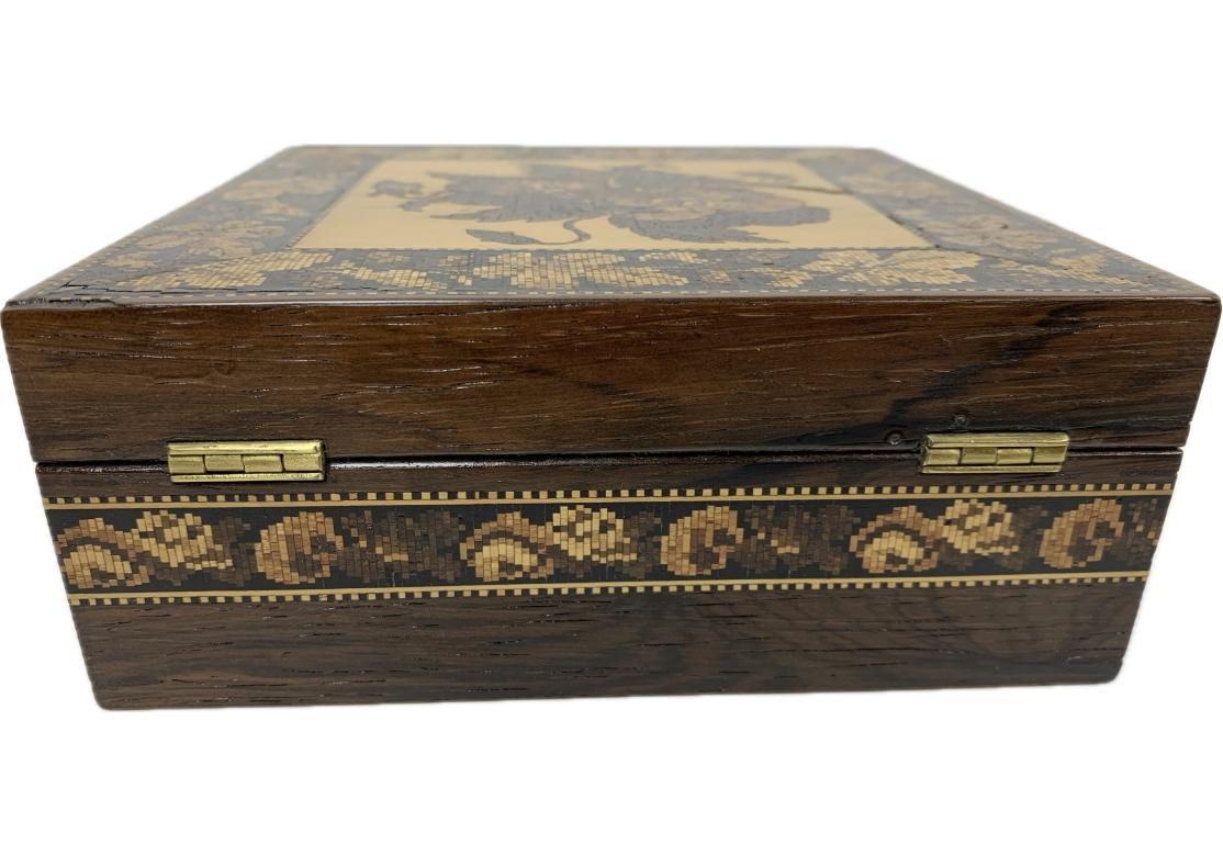 Caja de pañuelos antigua victoriana forrada de Tunbridge Ware en Desgastado estado para la venta en Bridgeport, CT