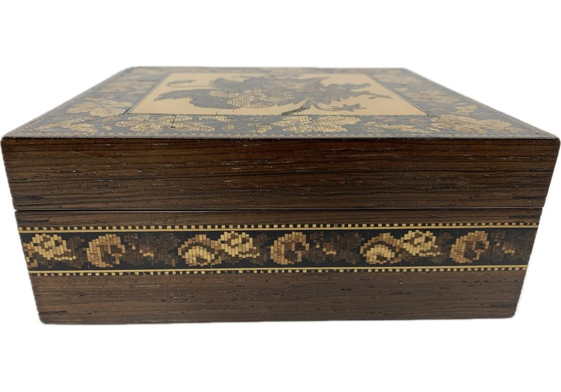 Caja de pañuelos antigua victoriana forrada de Tunbridge Ware siglo XIX en venta