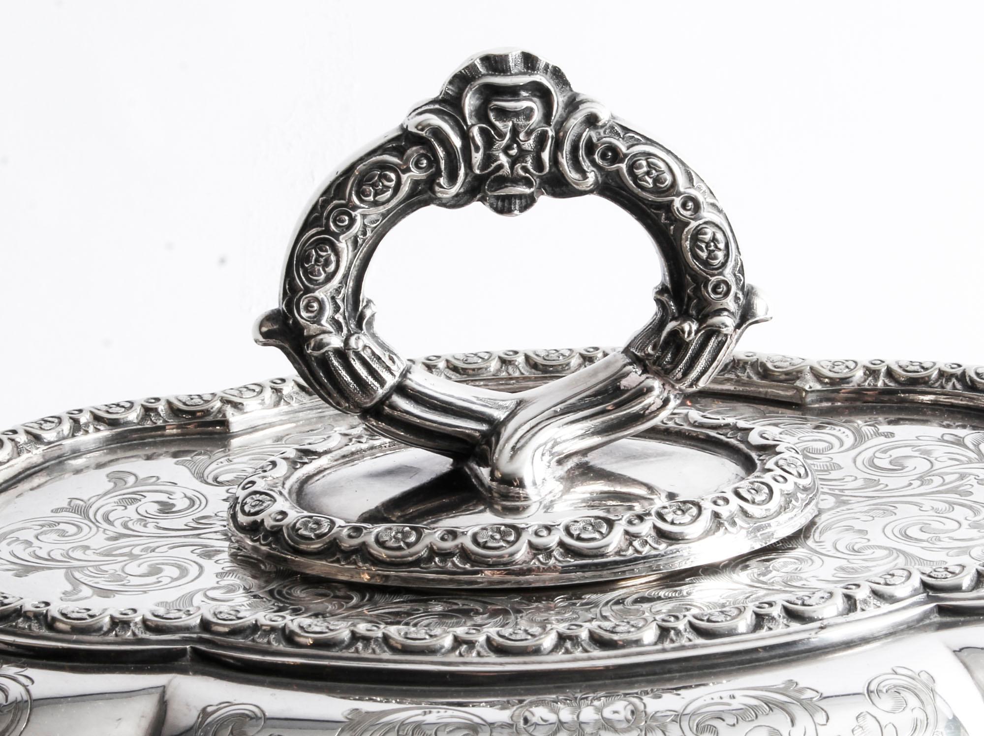 This is an exquisite antique English Victorian silver plated vegetable entree dish made by the renown silversmiths, Collis and Co, London, circa 1870 in date.
 
This splendid entree dish is oval with delightfully shaped borders and features