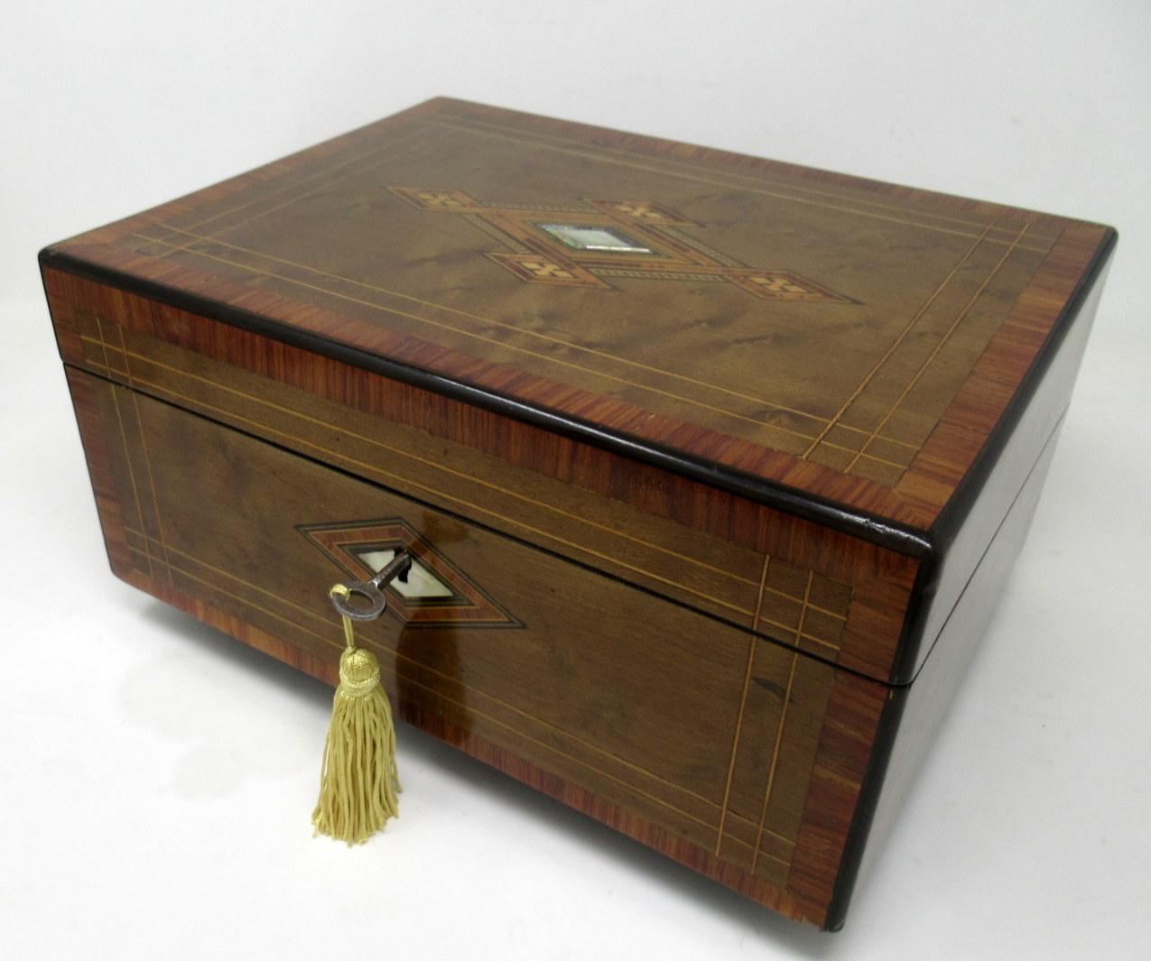 Antique Victorian Turnbridge Ware Burl Walnut Traveling Wooden Writing Slope Box In Good Condition In Dublin, Ireland