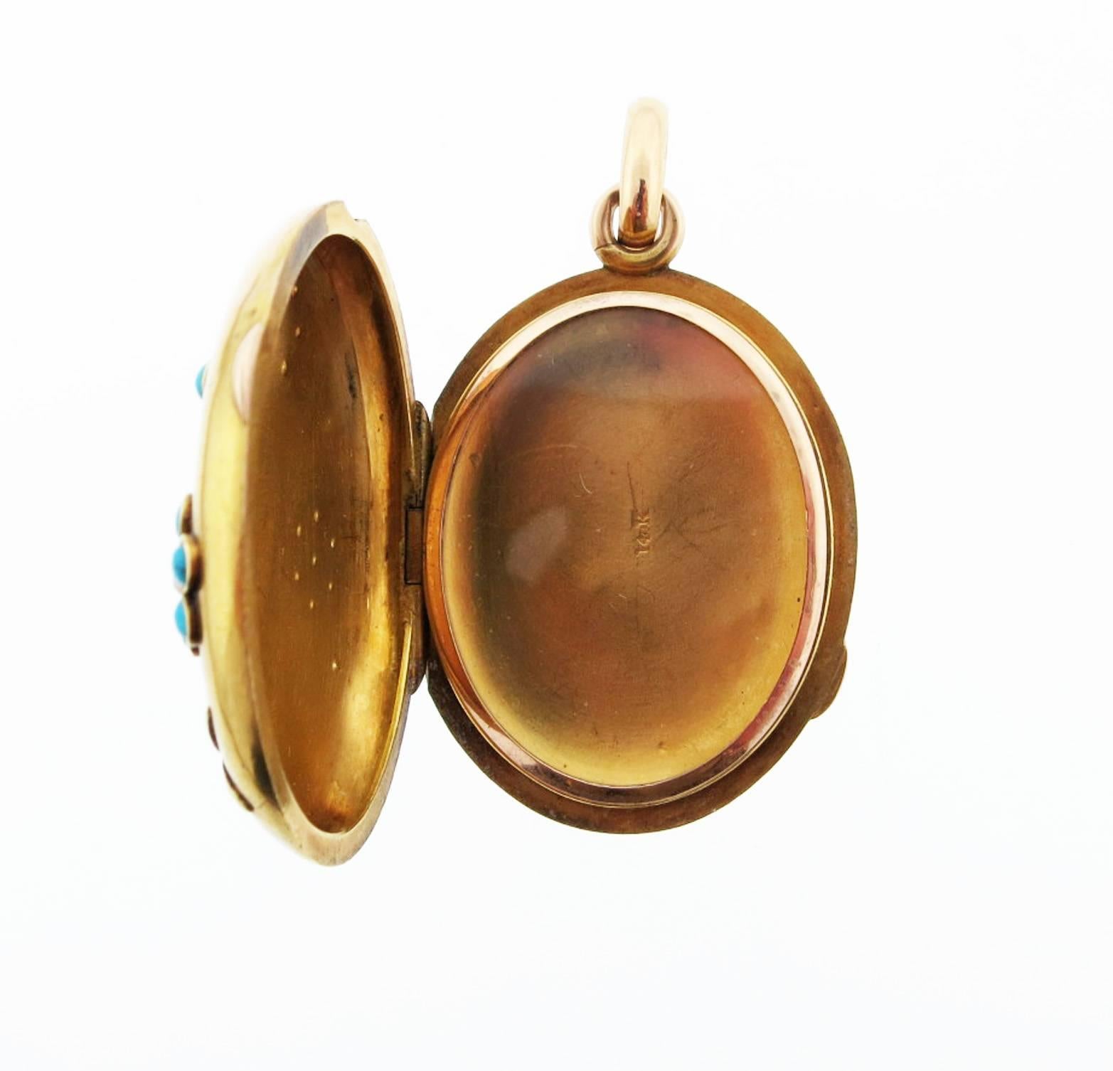 Pretty oval 14kt. yellow gold Victorian locket circa 1860 measuring approx 1 1/2 inches in length and set on the front in a floral motif with turquoise and pearls with green gold accents. 