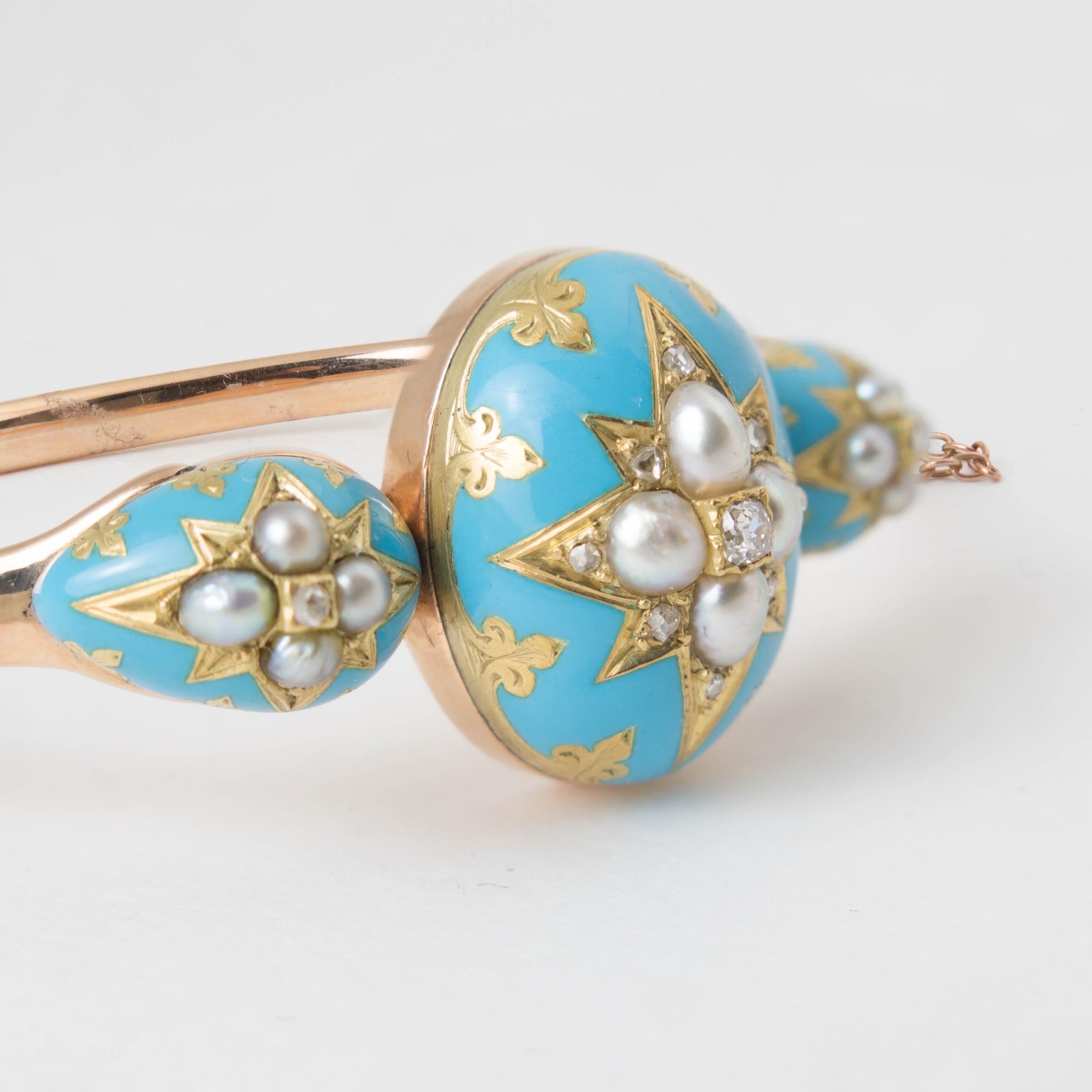 A beautiful and elegant Victorian 15k rose and yellow gold hinged bangle bracelet, late 19th century, England. 
The 15k rose gold bracelet features three large oval domes of enchanting turquoise blue enamel mounted in beautifully worked 15k yellow
