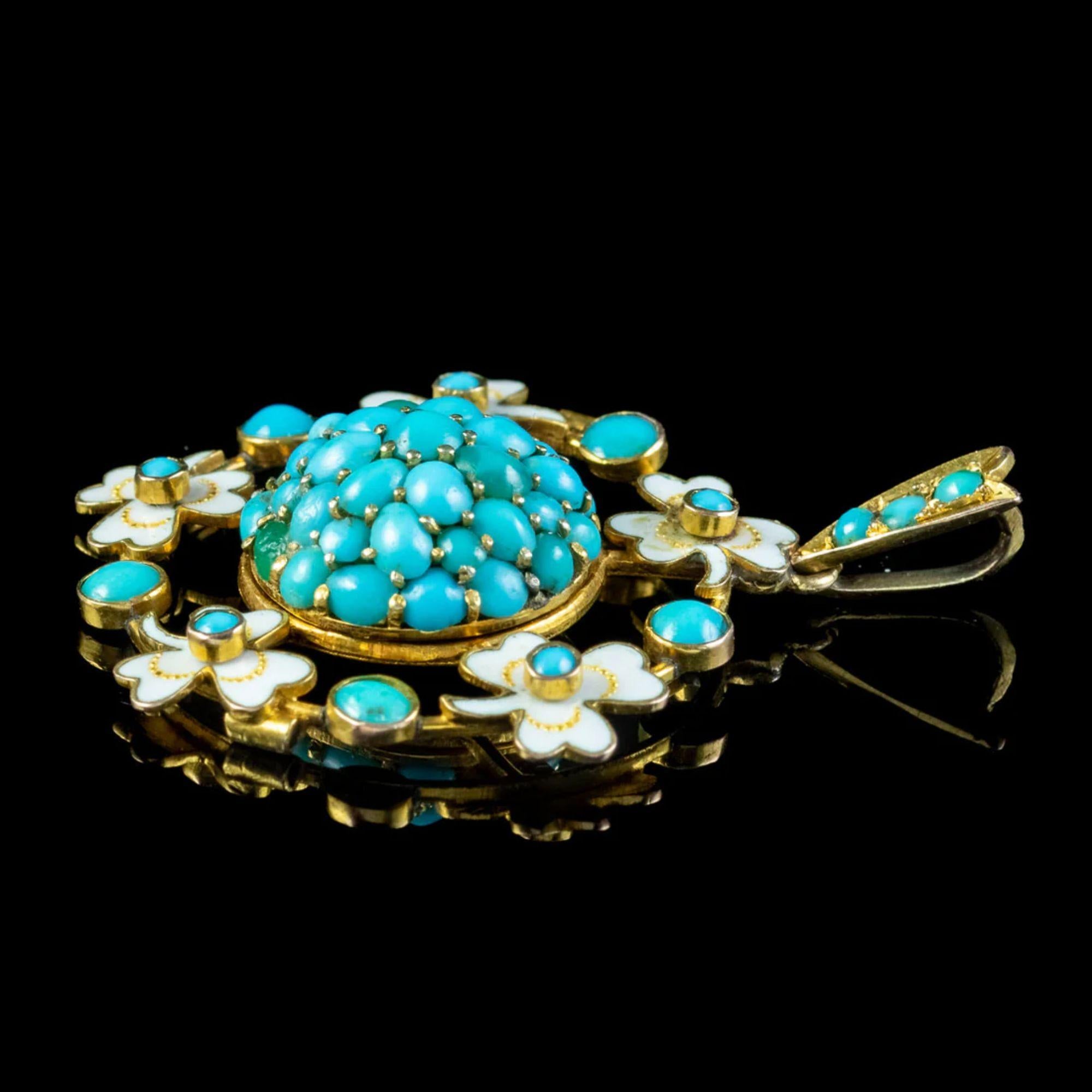 Antique Victorian Turquoise Enamel Shamrock Pendant in 9ct Gold, circa 1880-1910 In Good Condition For Sale In Kendal, GB