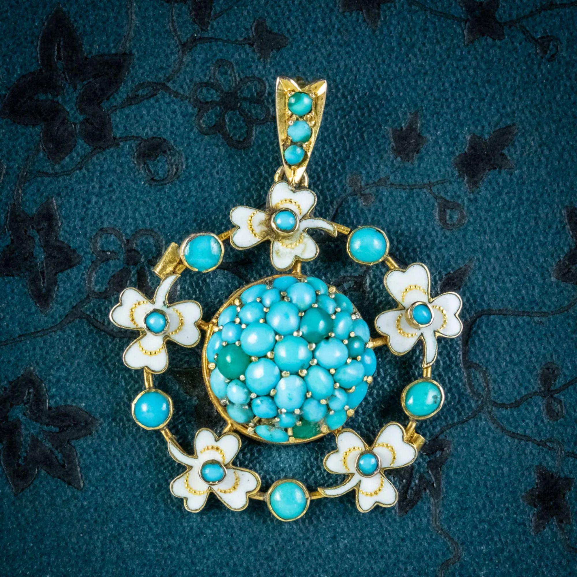 Antique Victorian Turquoise Enamel Shamrock Pendant in 9ct Gold, circa 1880-1910 For Sale 2