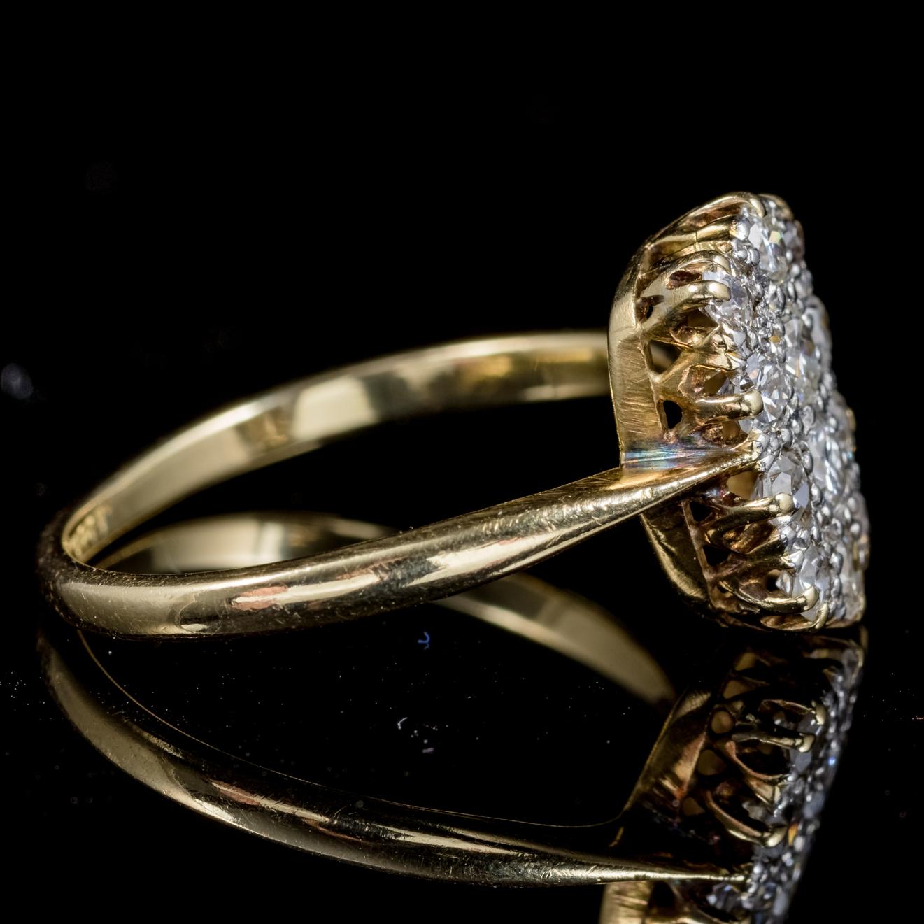 Women's or Men's Antique Victorian Twelve-Stone Diamond Cluster Ring 18 Carat Gold, circa 1900