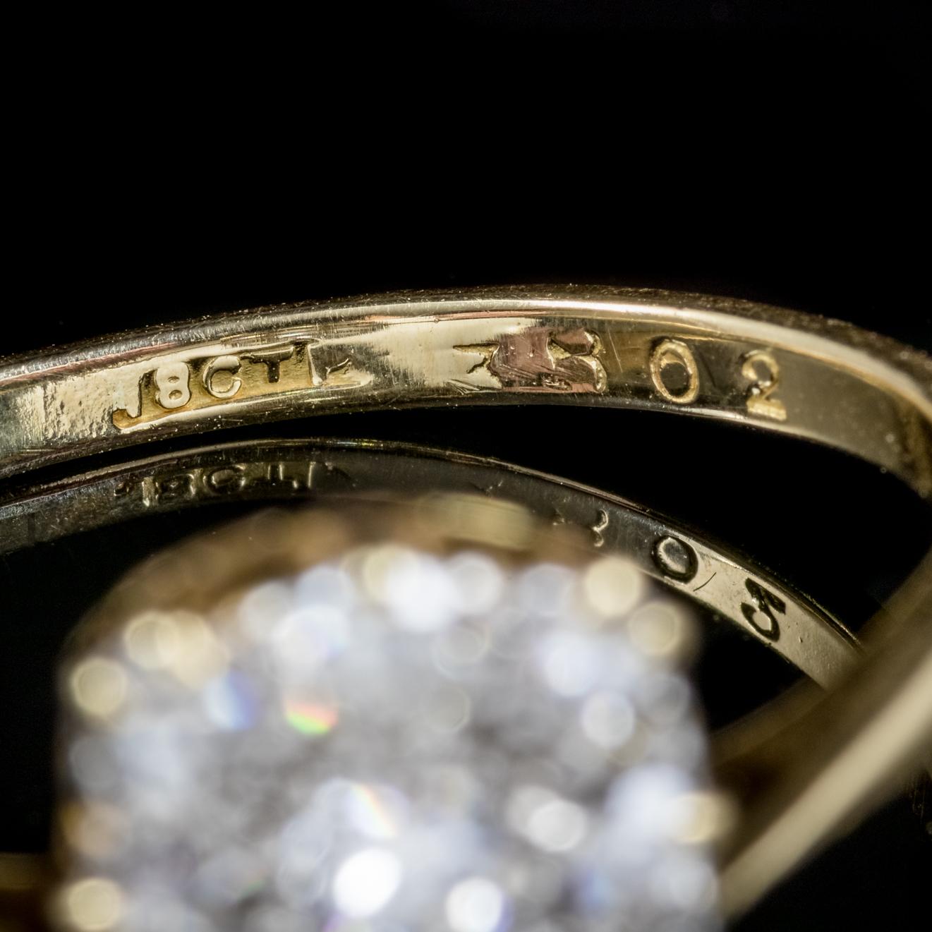 Antique Victorian Twelve-Stone Diamond Cluster Ring 18 Carat Gold, circa 1900 1