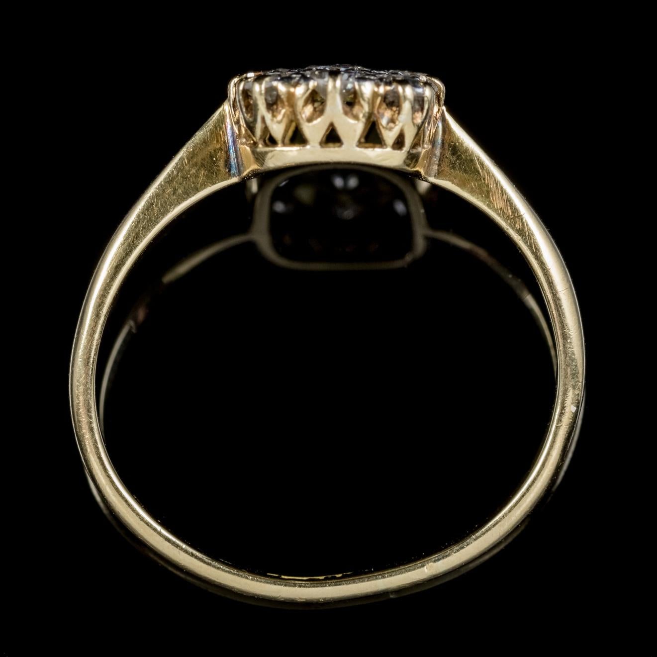 Antique Victorian Twelve-Stone Diamond Cluster Ring 18 Carat Gold, circa 1900 2